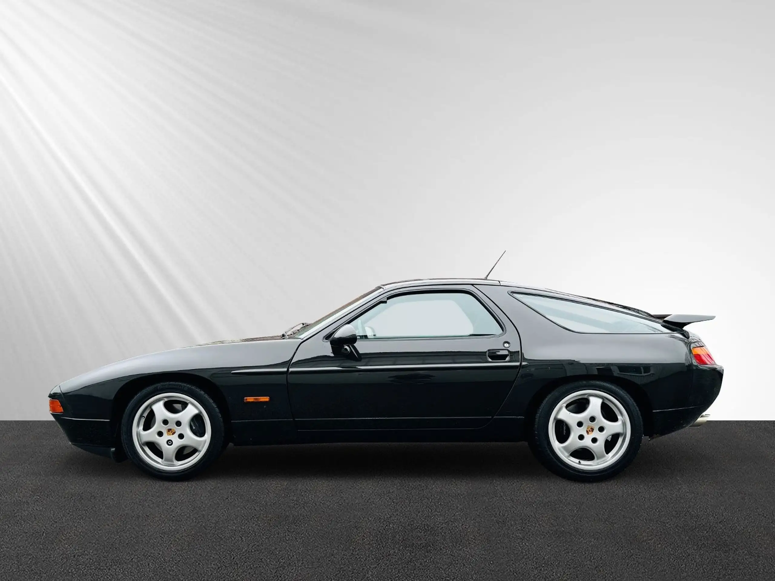 Porsche - 928