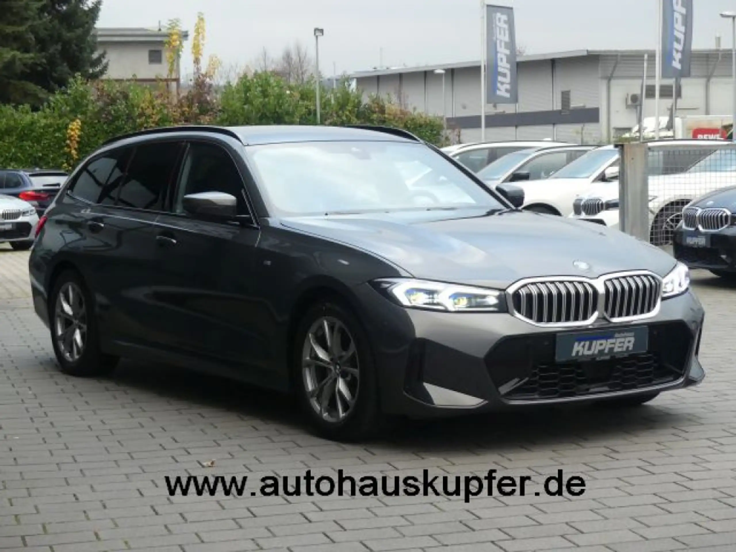 BMW - 320