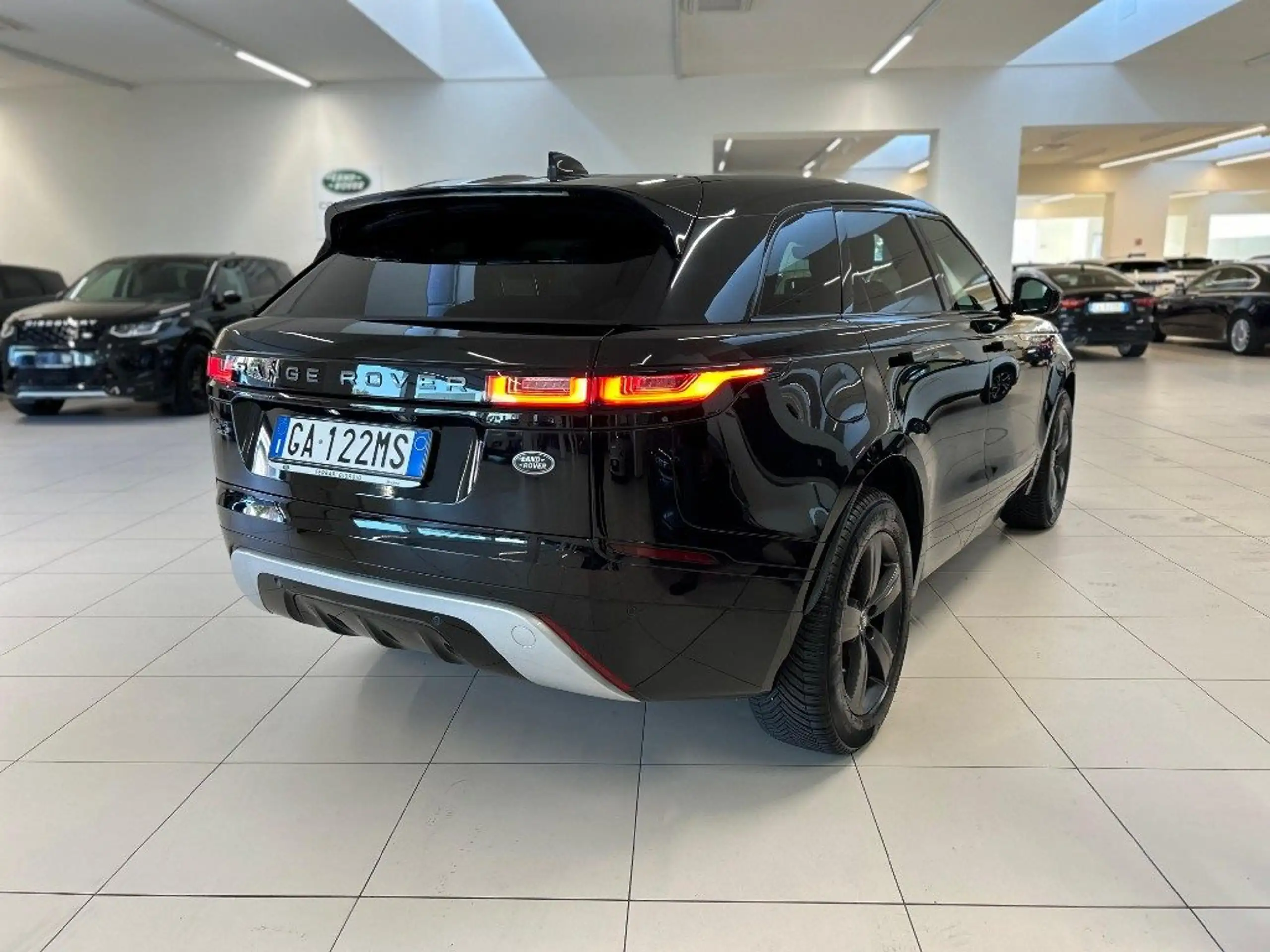 Land Rover - Range Rover Velar