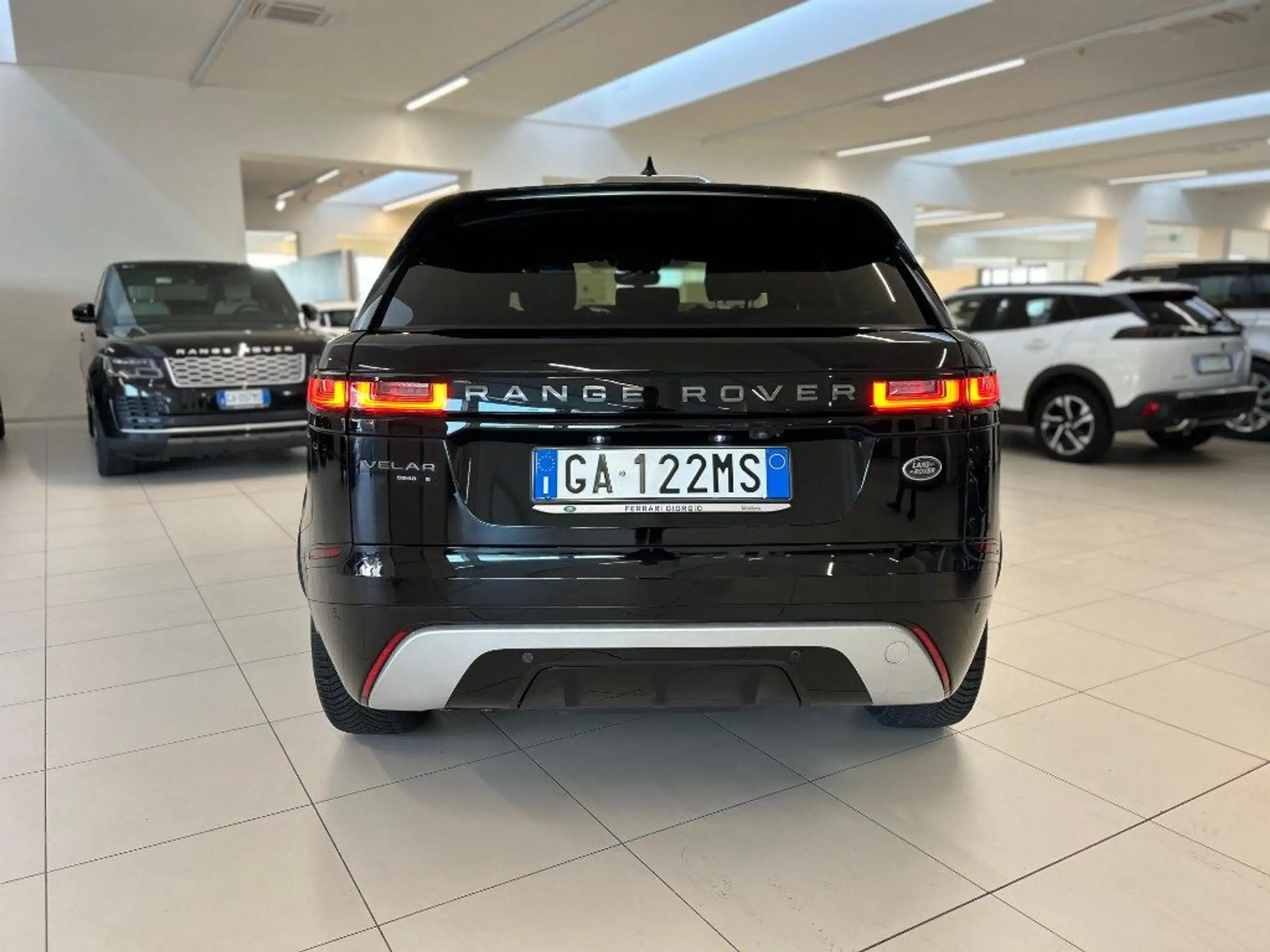 Land Rover - Range Rover Velar