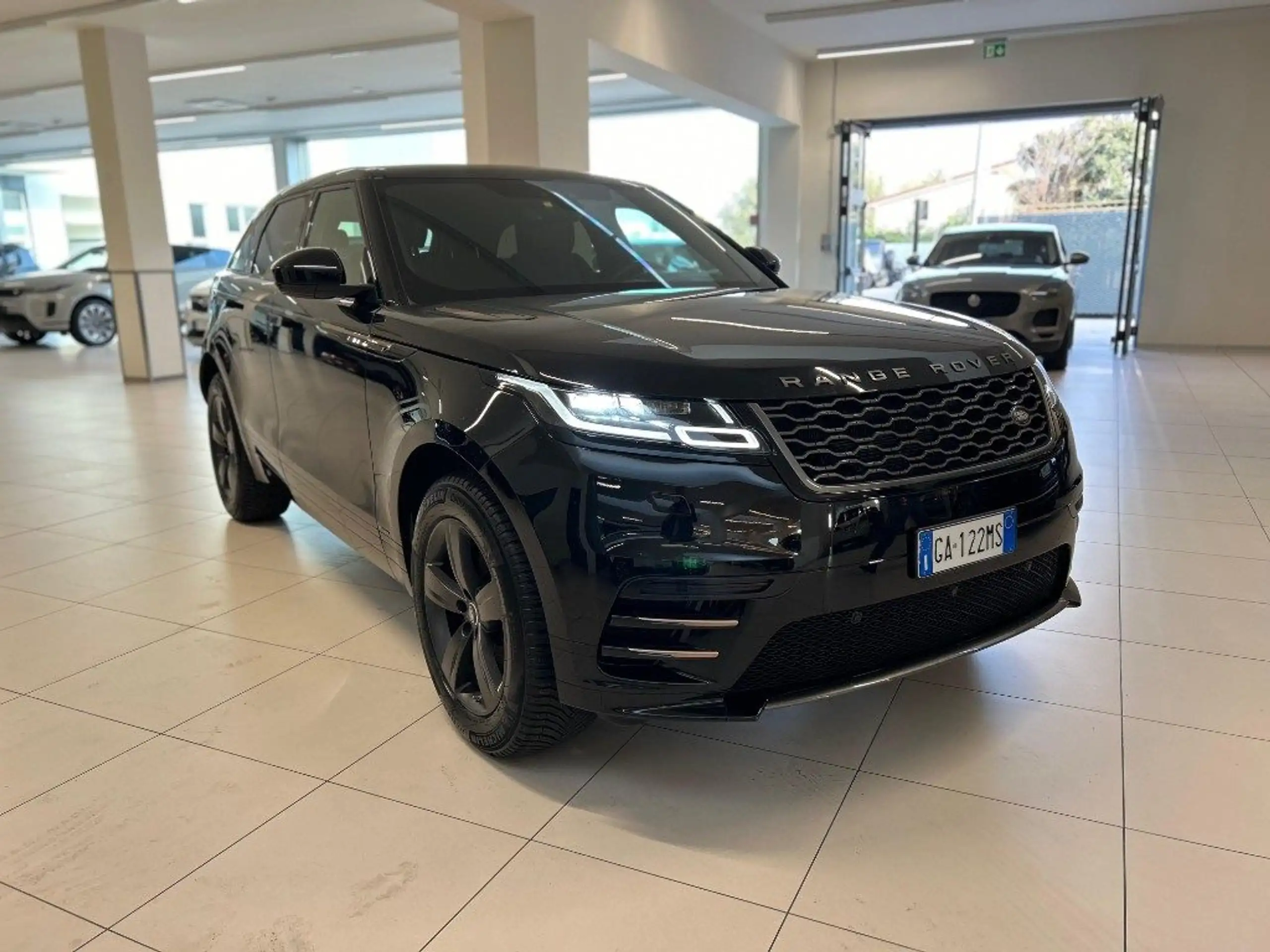 Land Rover - Range Rover Velar