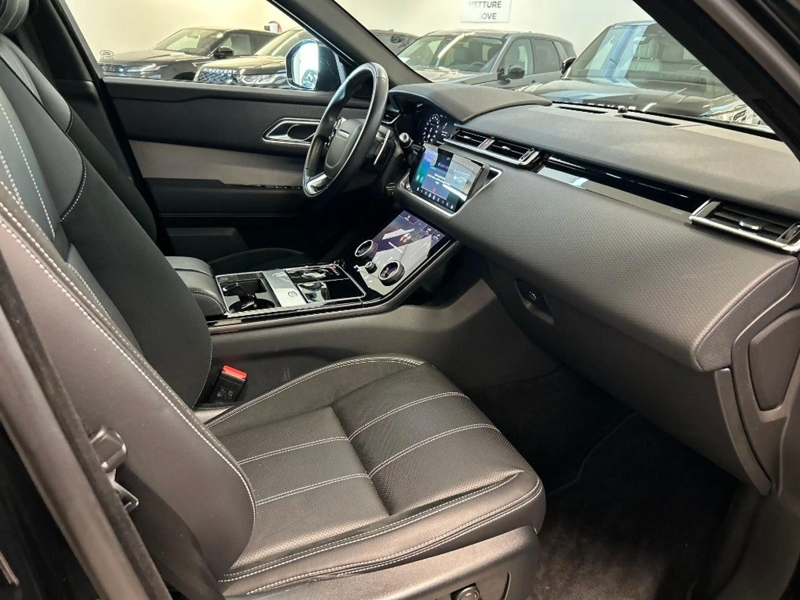 Land Rover - Range Rover Velar