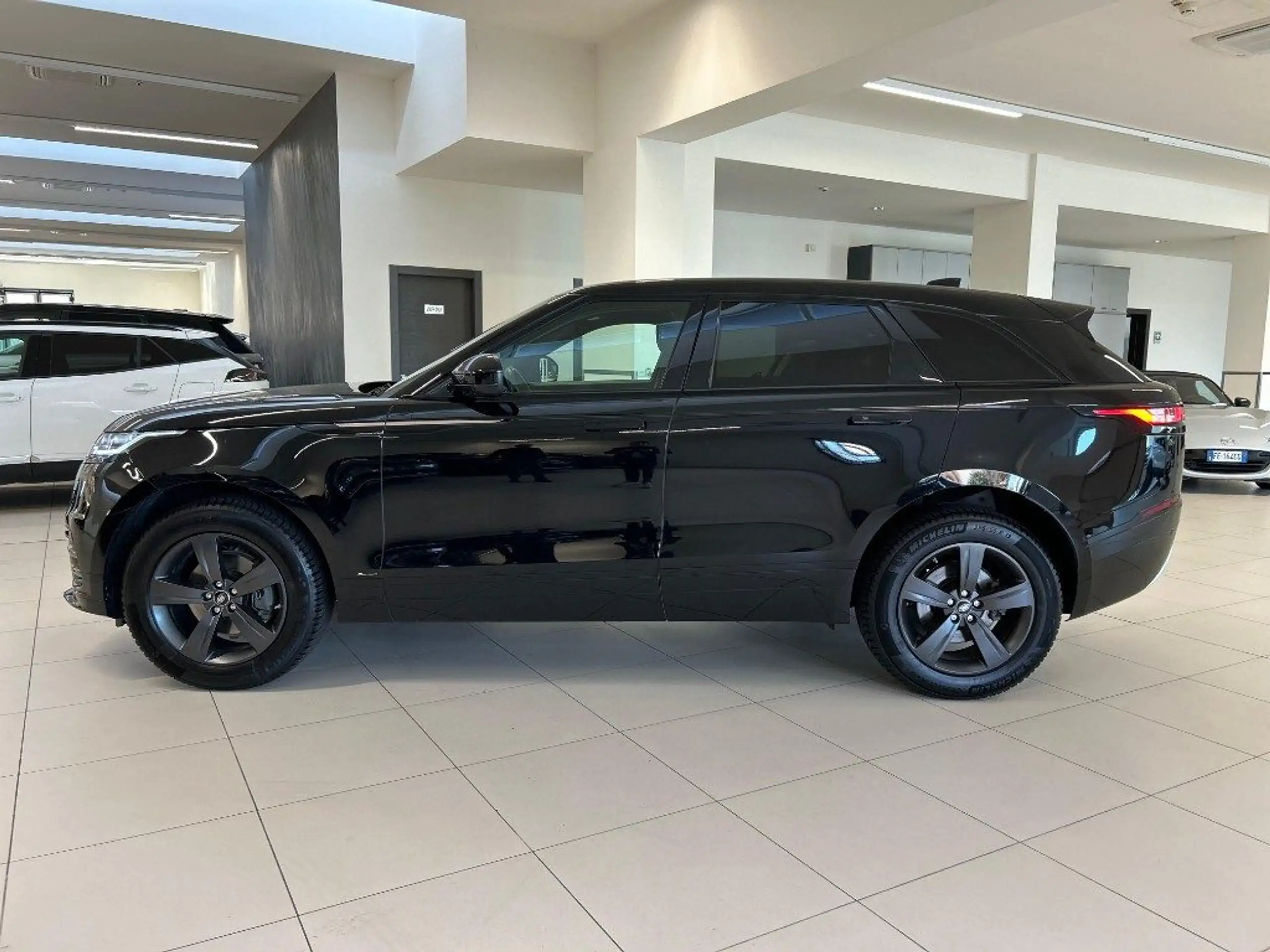 Land Rover - Range Rover Velar