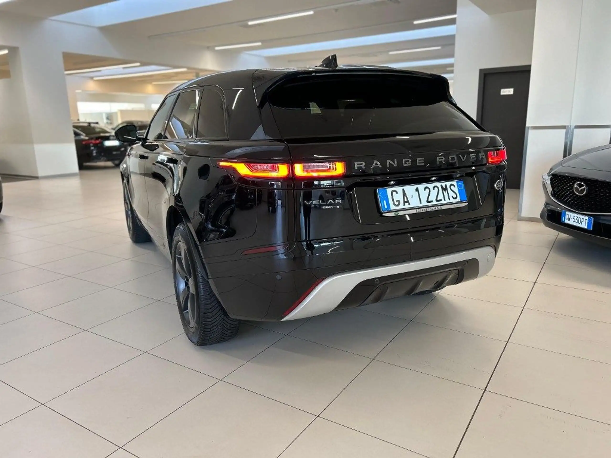 Land Rover - Range Rover Velar