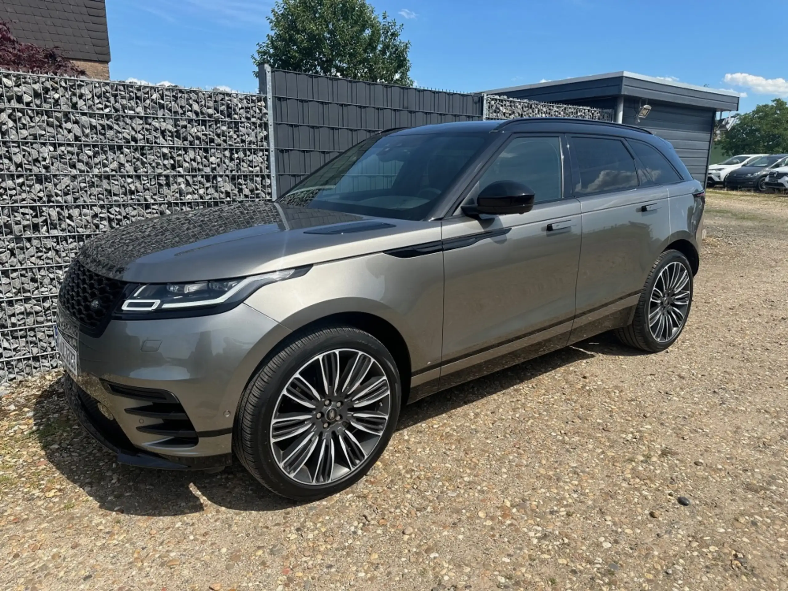 Land Rover - Range Rover Velar