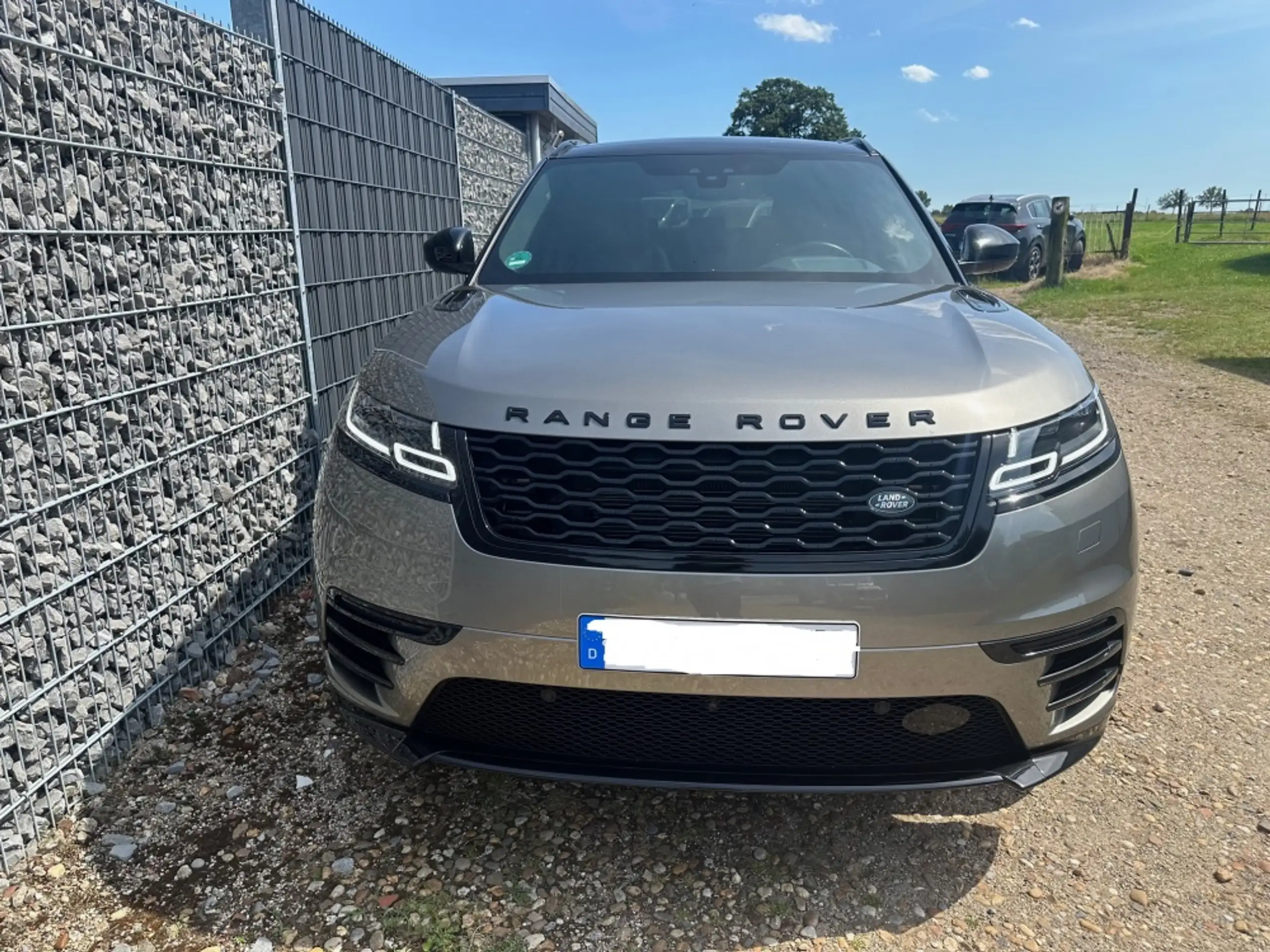 Land Rover - Range Rover Velar