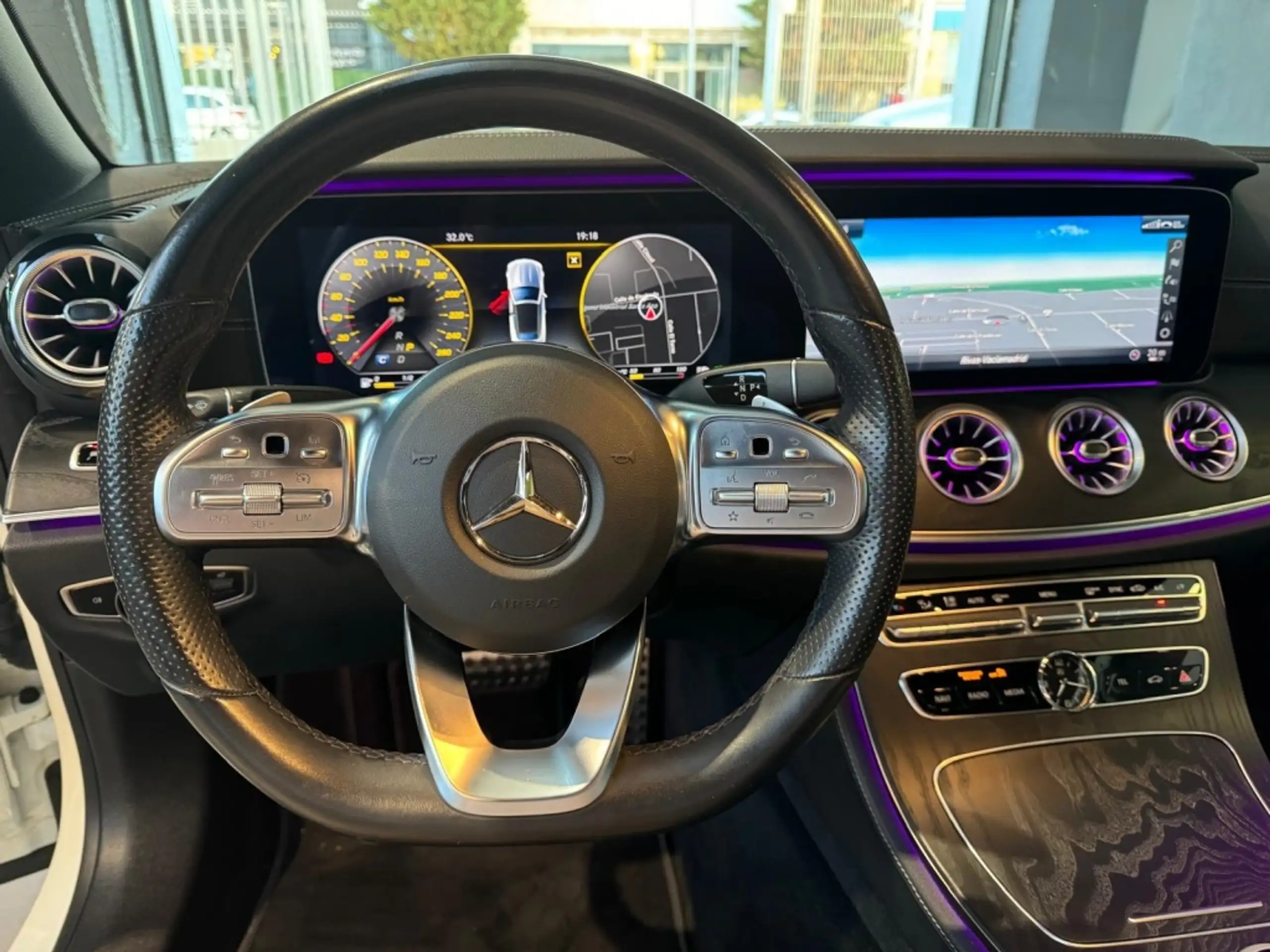 Mercedes-Benz - E 220