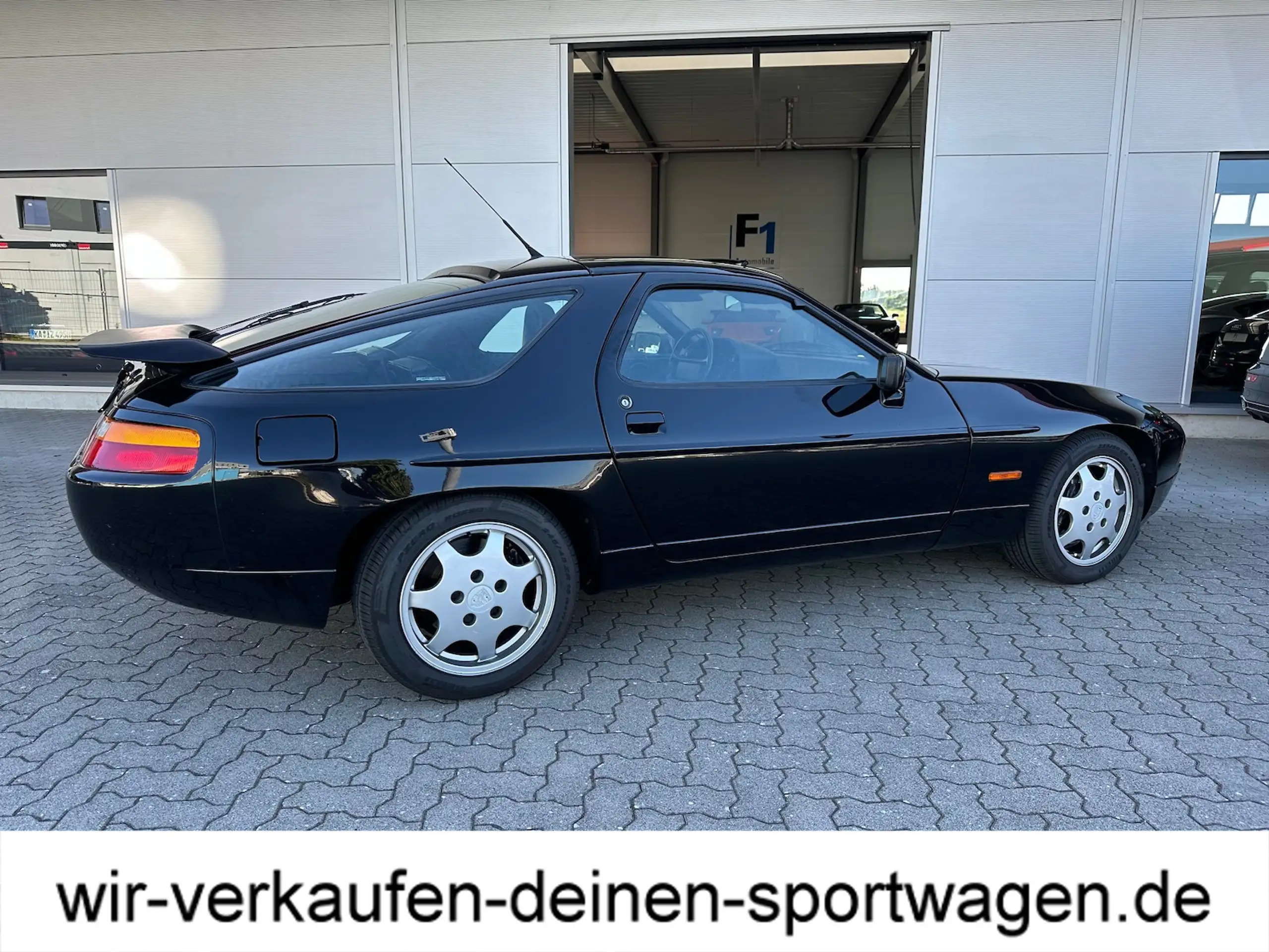 Porsche - 928