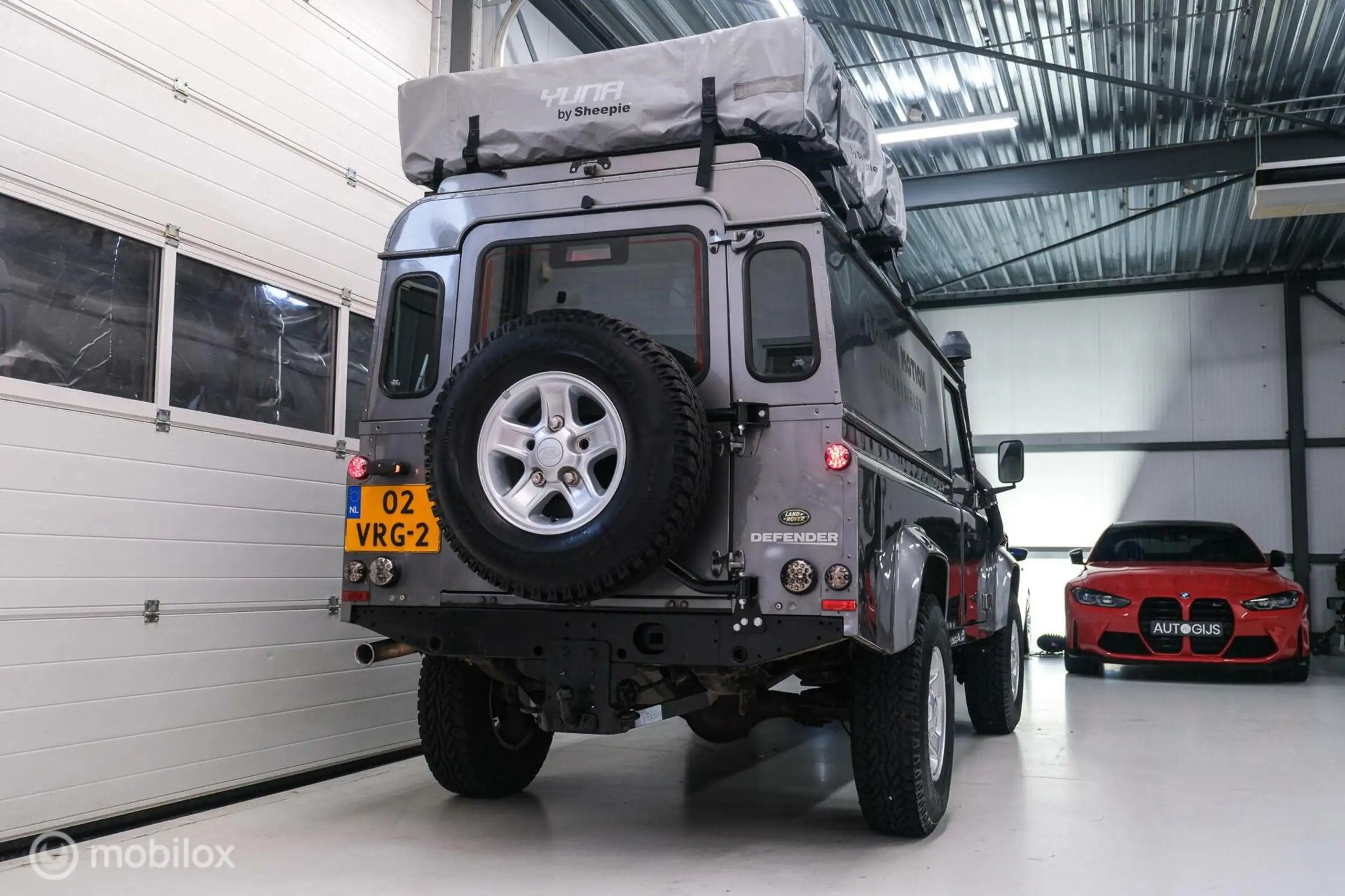 Land Rover - Defender