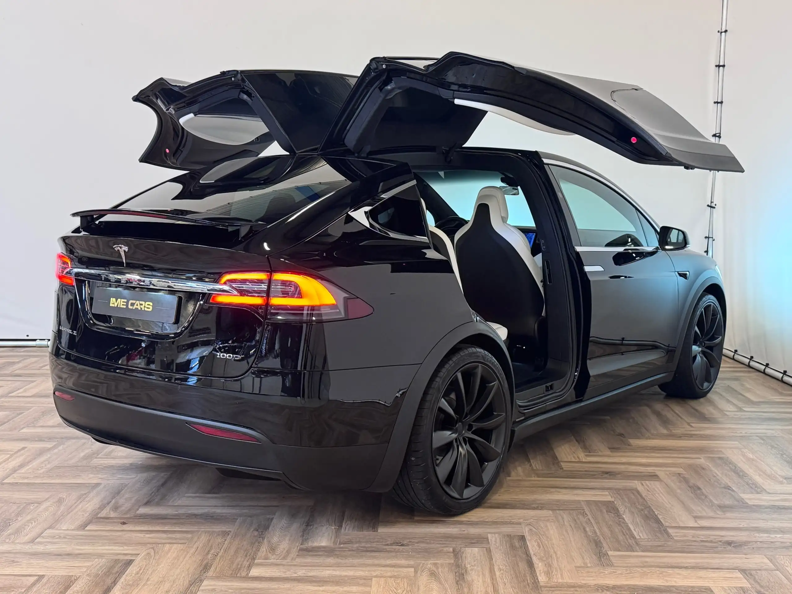 Tesla - Model X