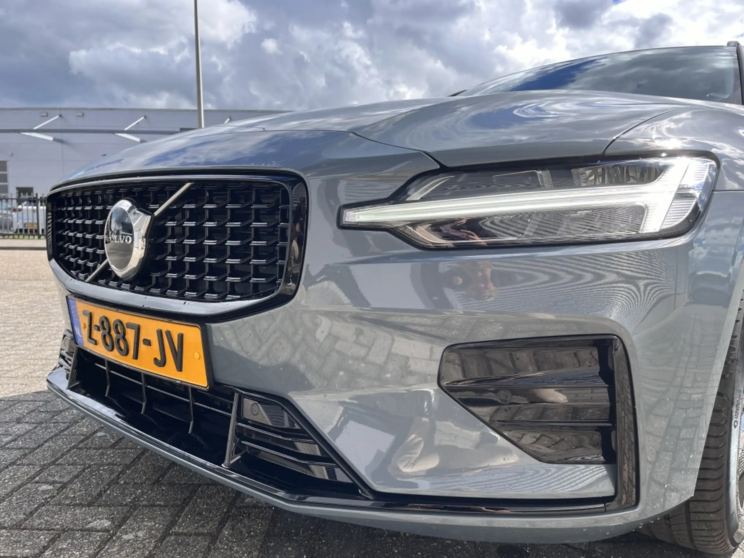 Volvo - V60