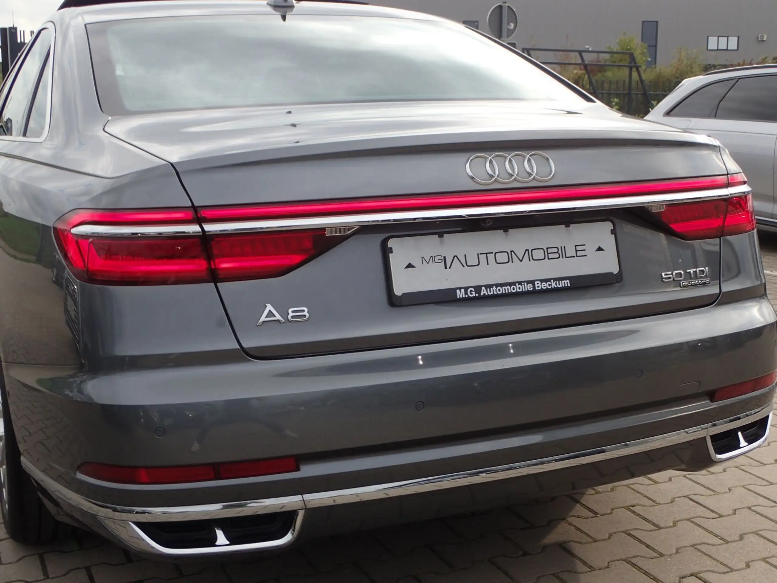 Audi - A8