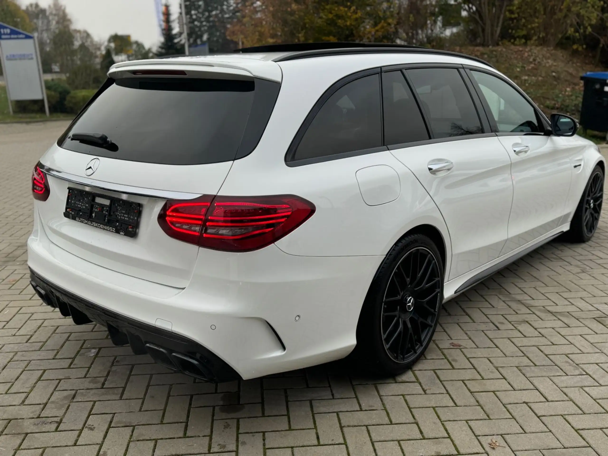 Mercedes-Benz - C 63 AMG