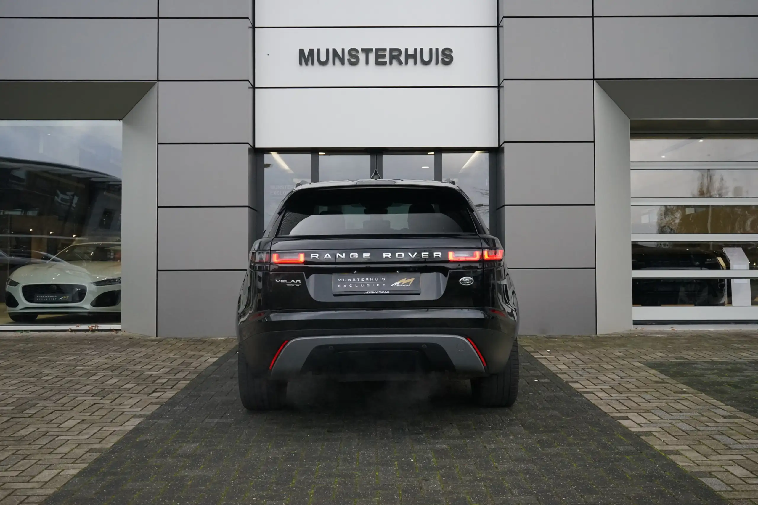 Land Rover - Range Rover Velar