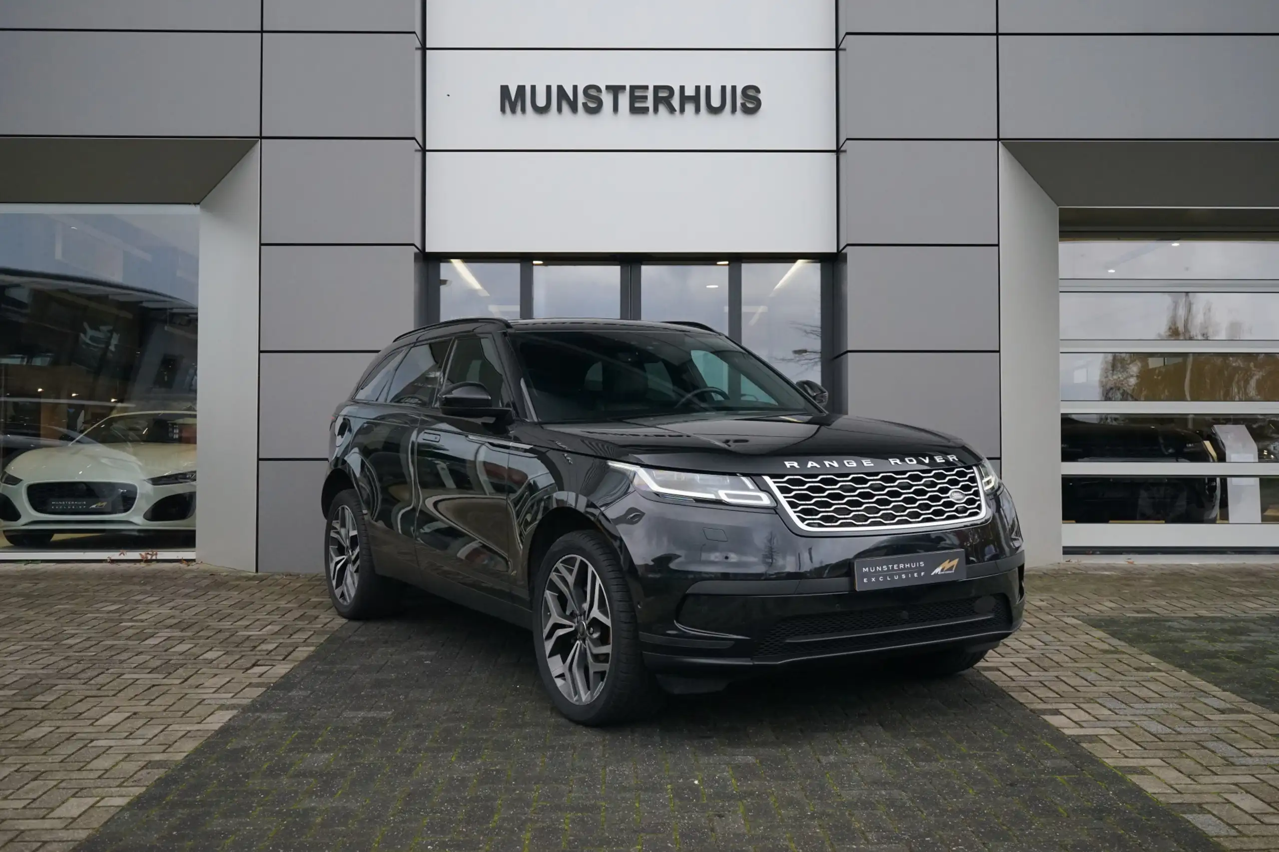 Land Rover - Range Rover Velar