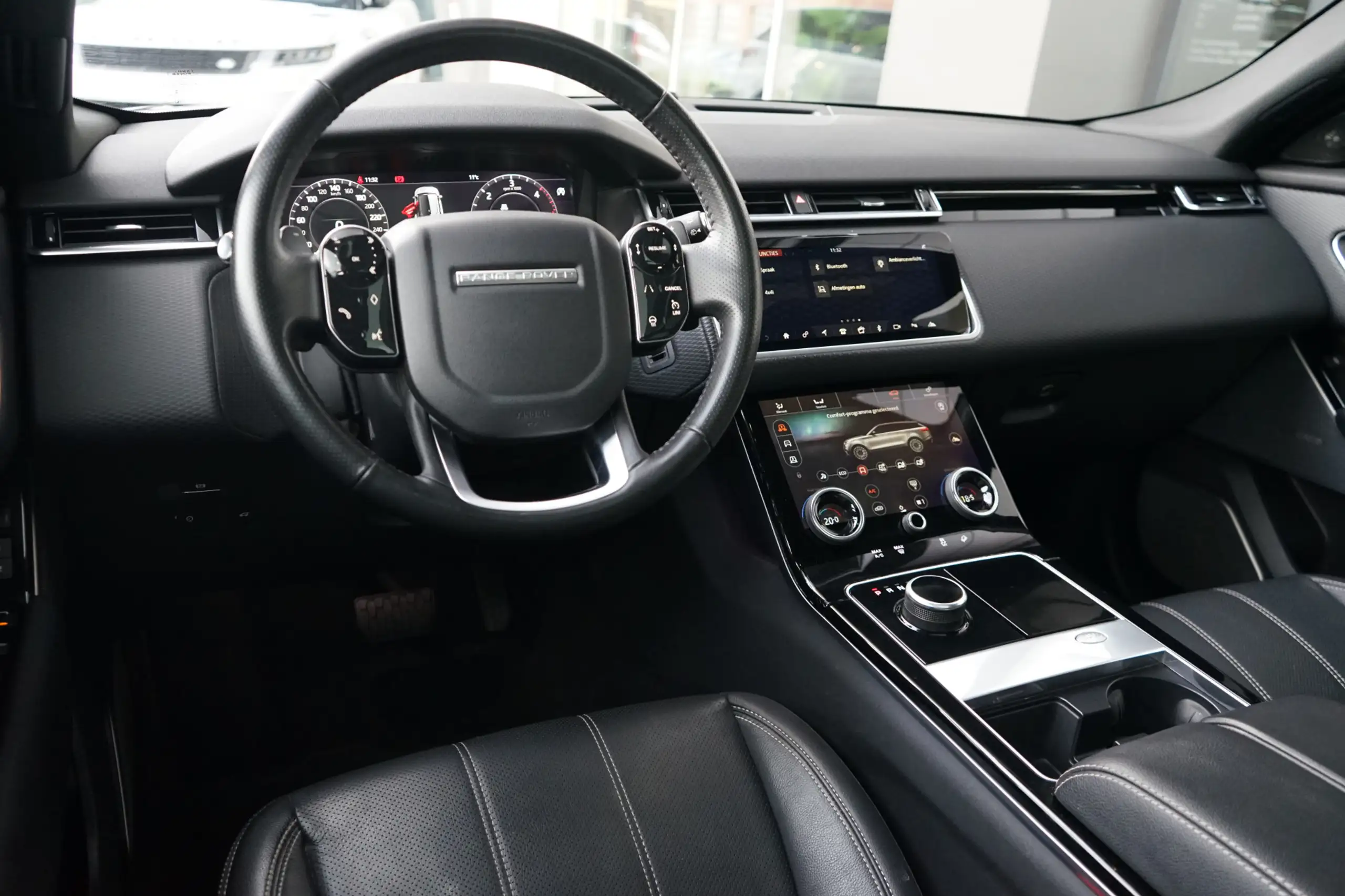 Land Rover - Range Rover Velar