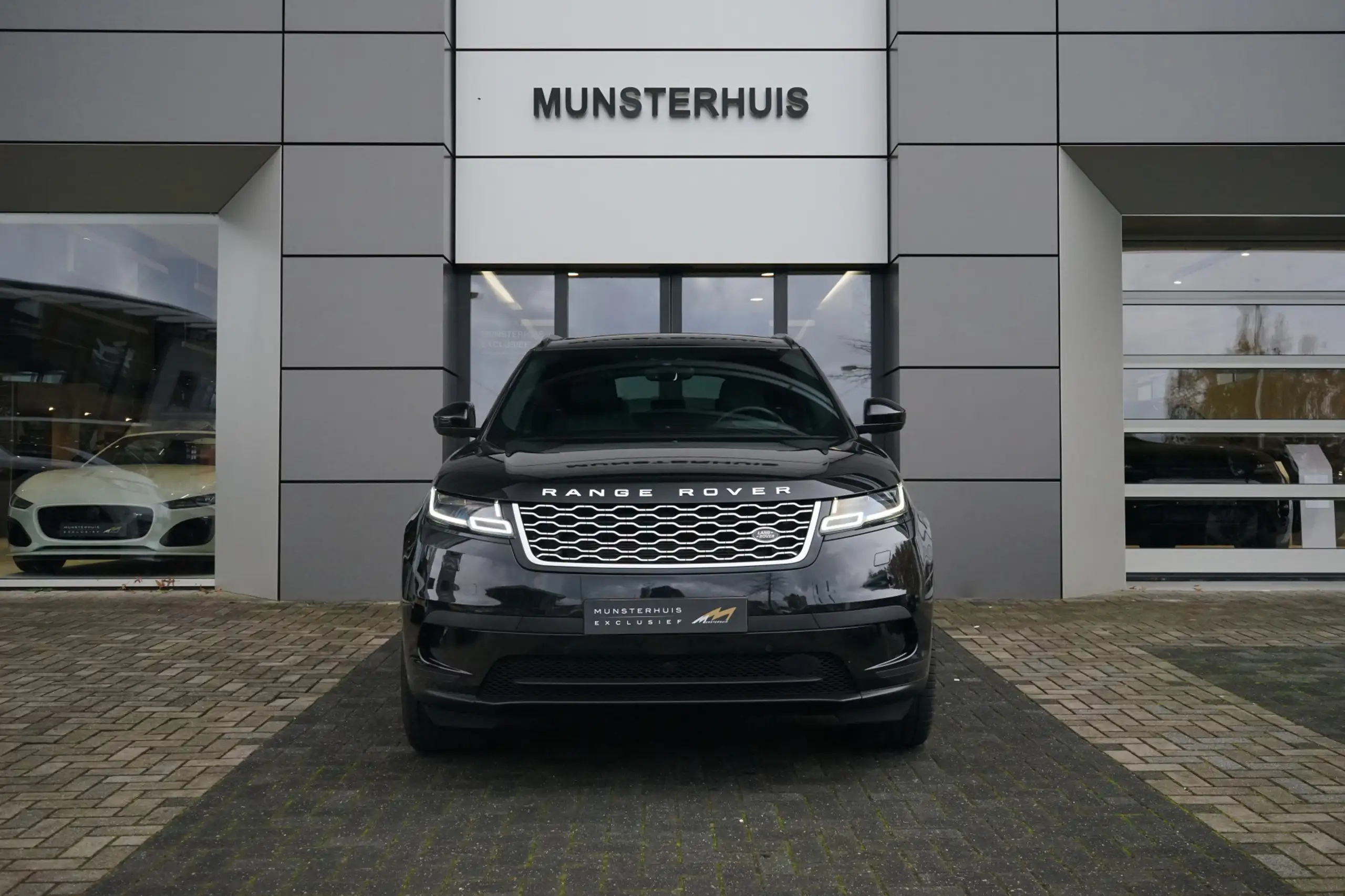 Land Rover - Range Rover Velar