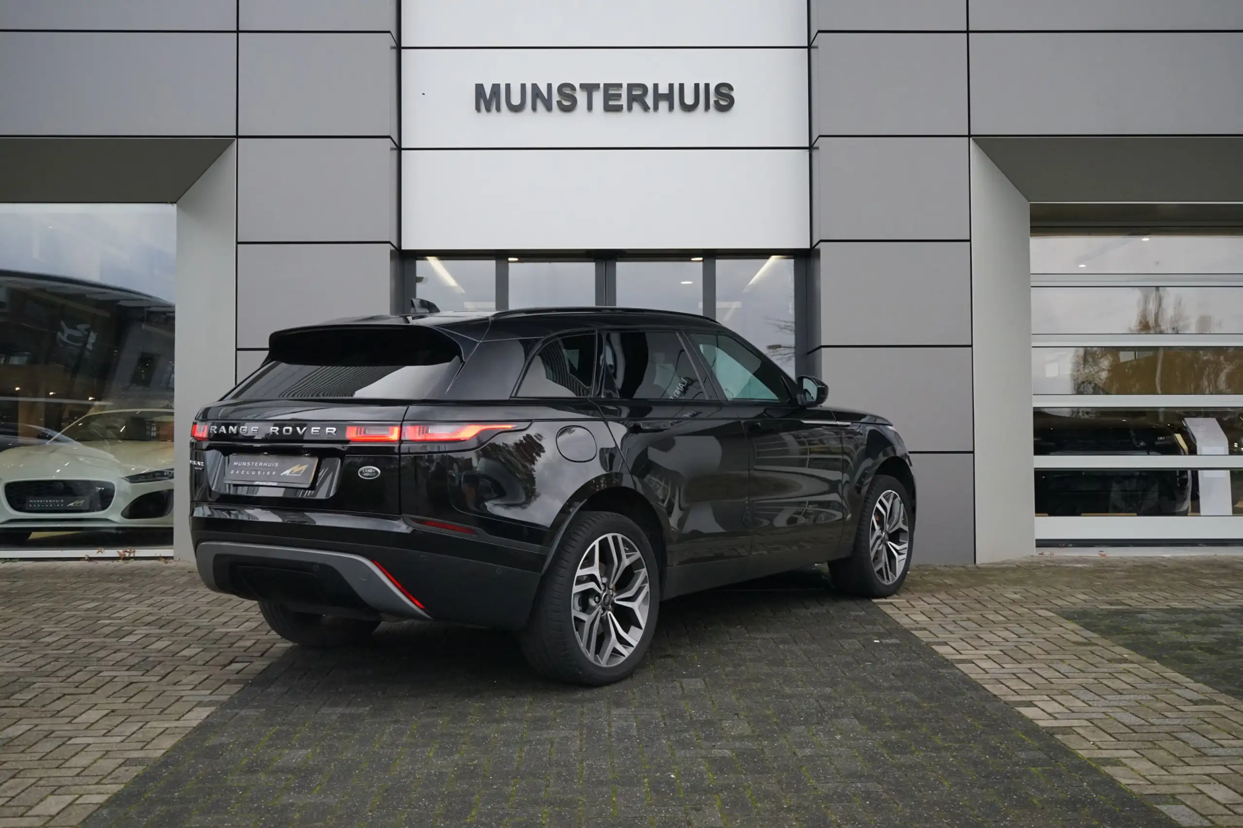 Land Rover - Range Rover Velar