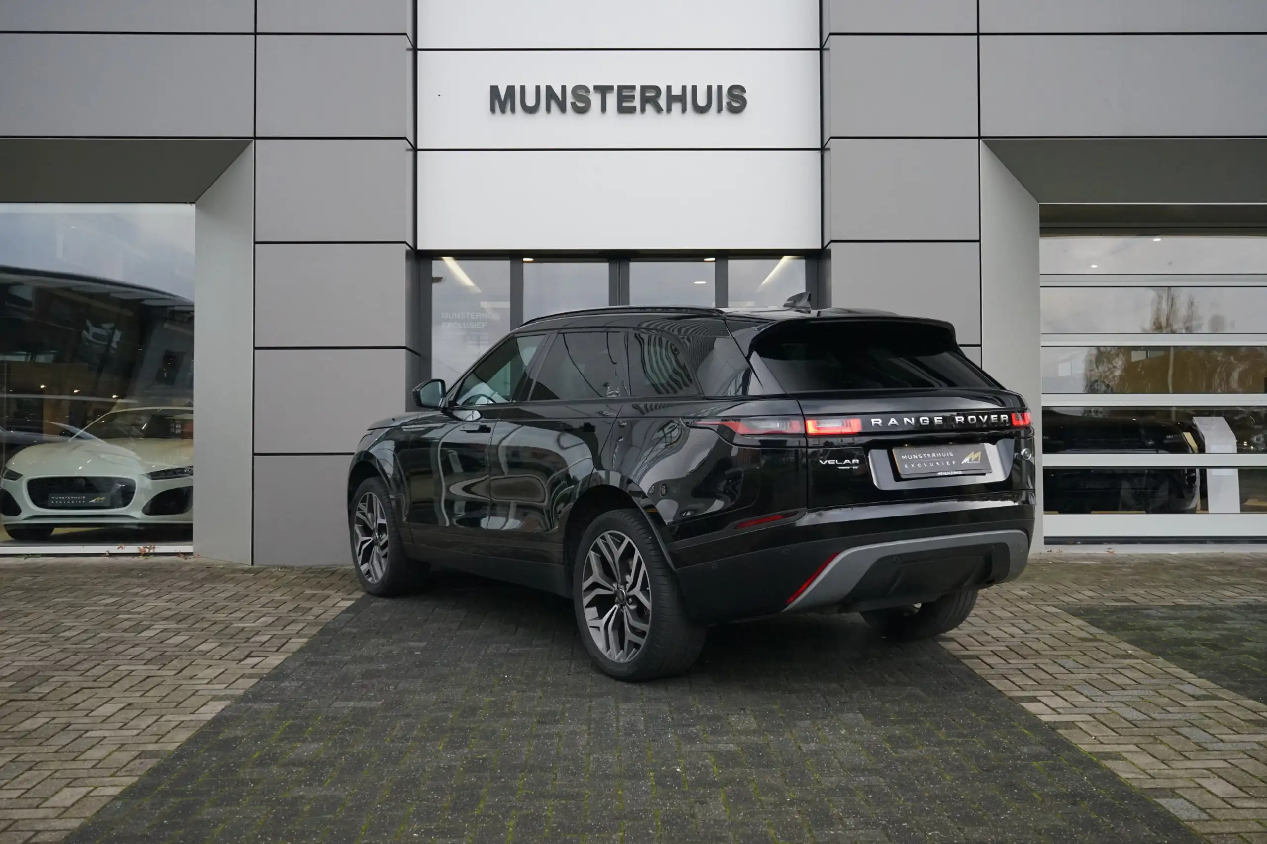 Land Rover - Range Rover Velar