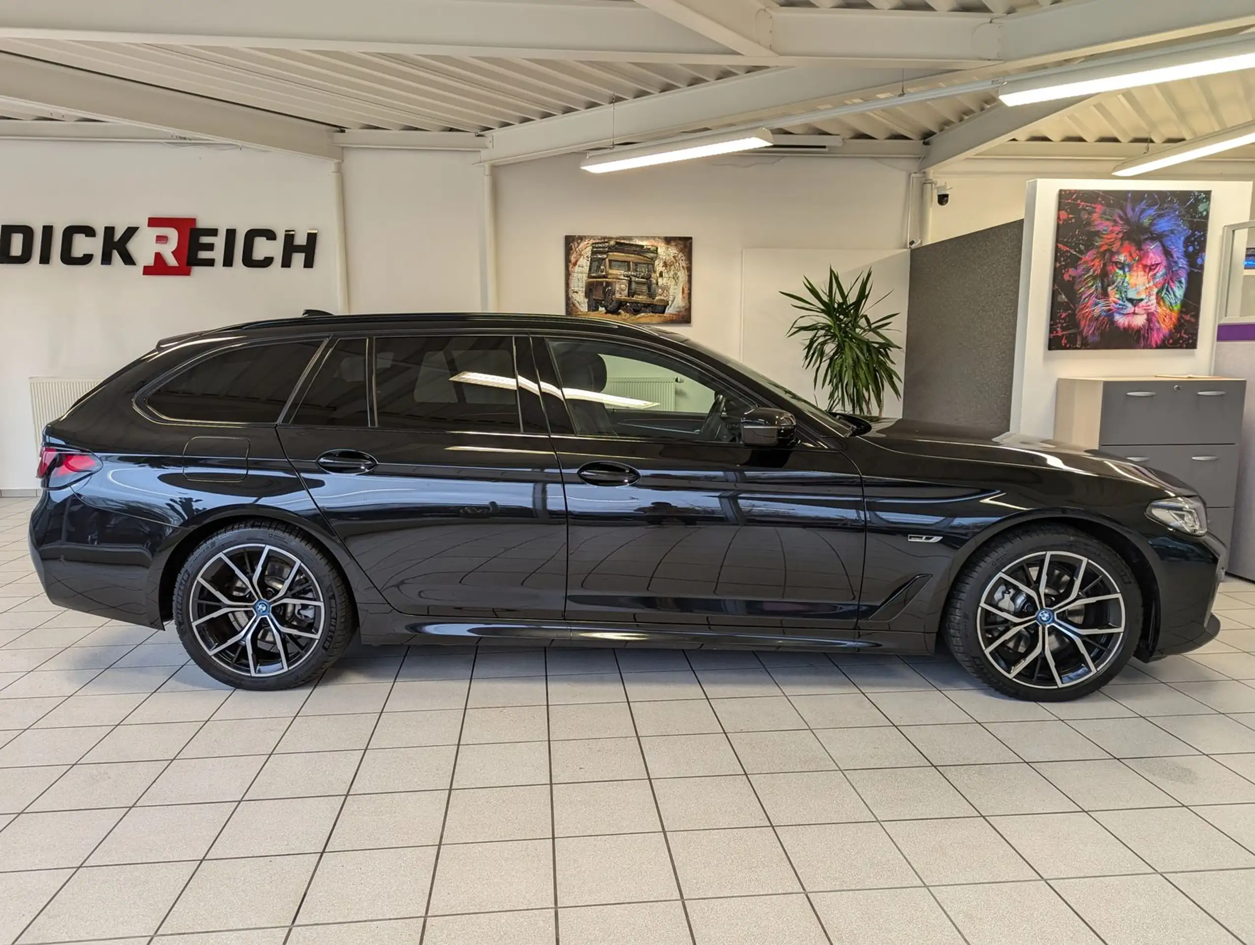 BMW - 530