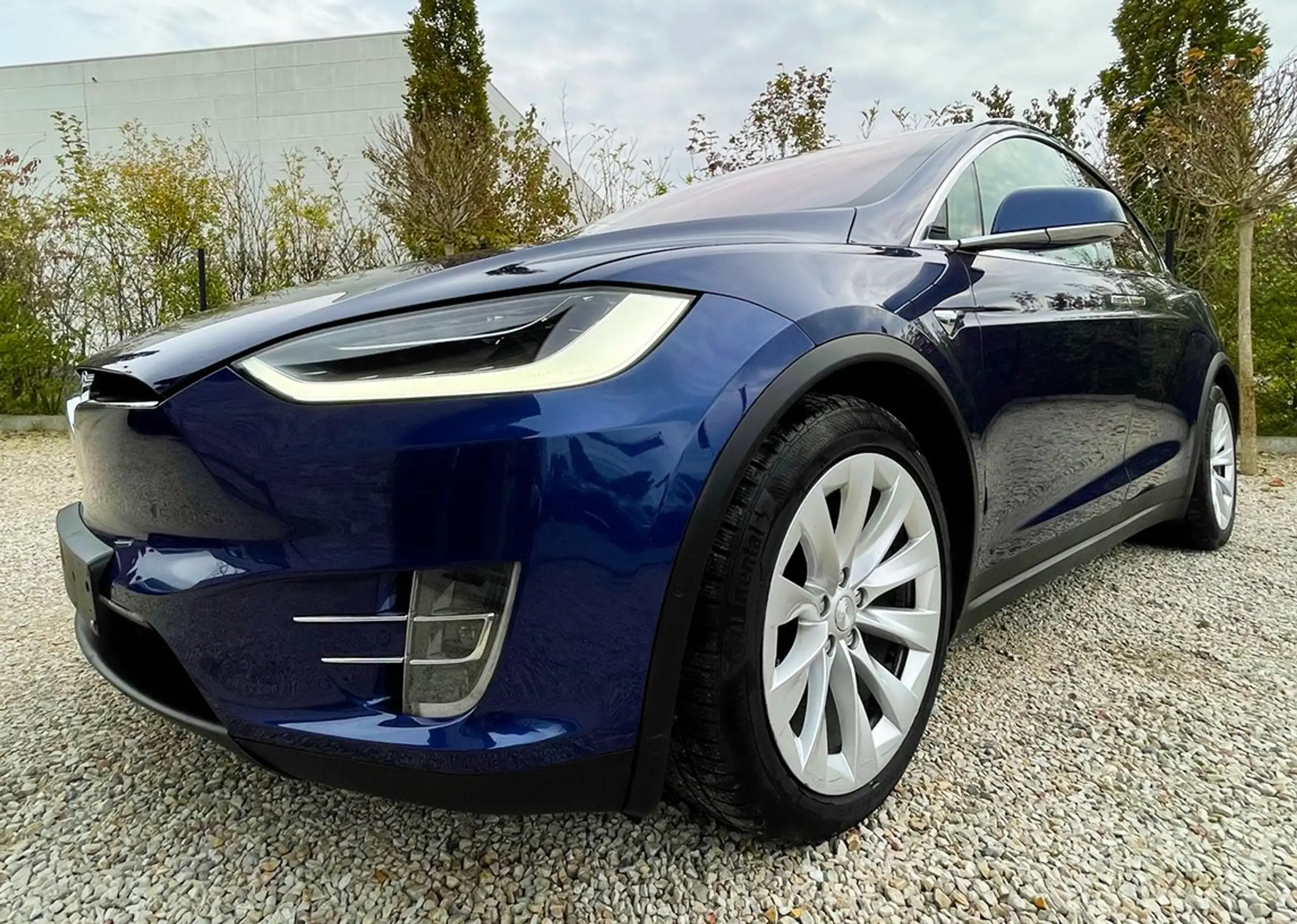 Tesla - Model X