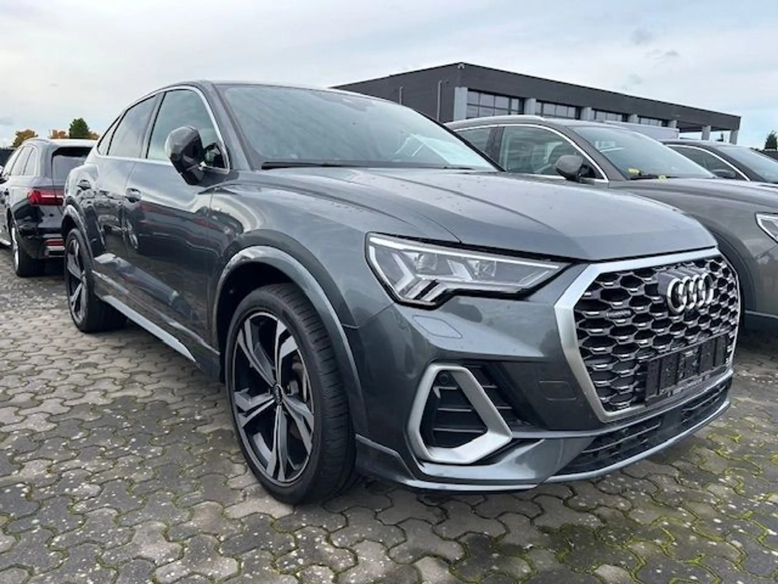 Audi - Q3