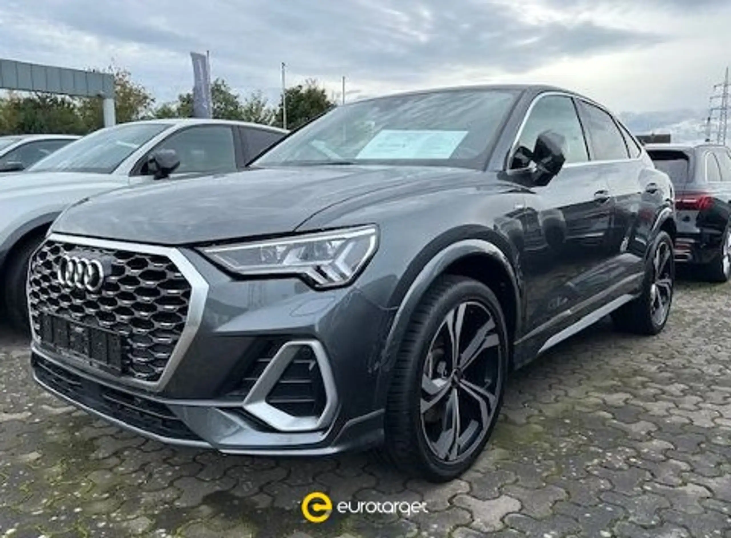 Audi - Q3