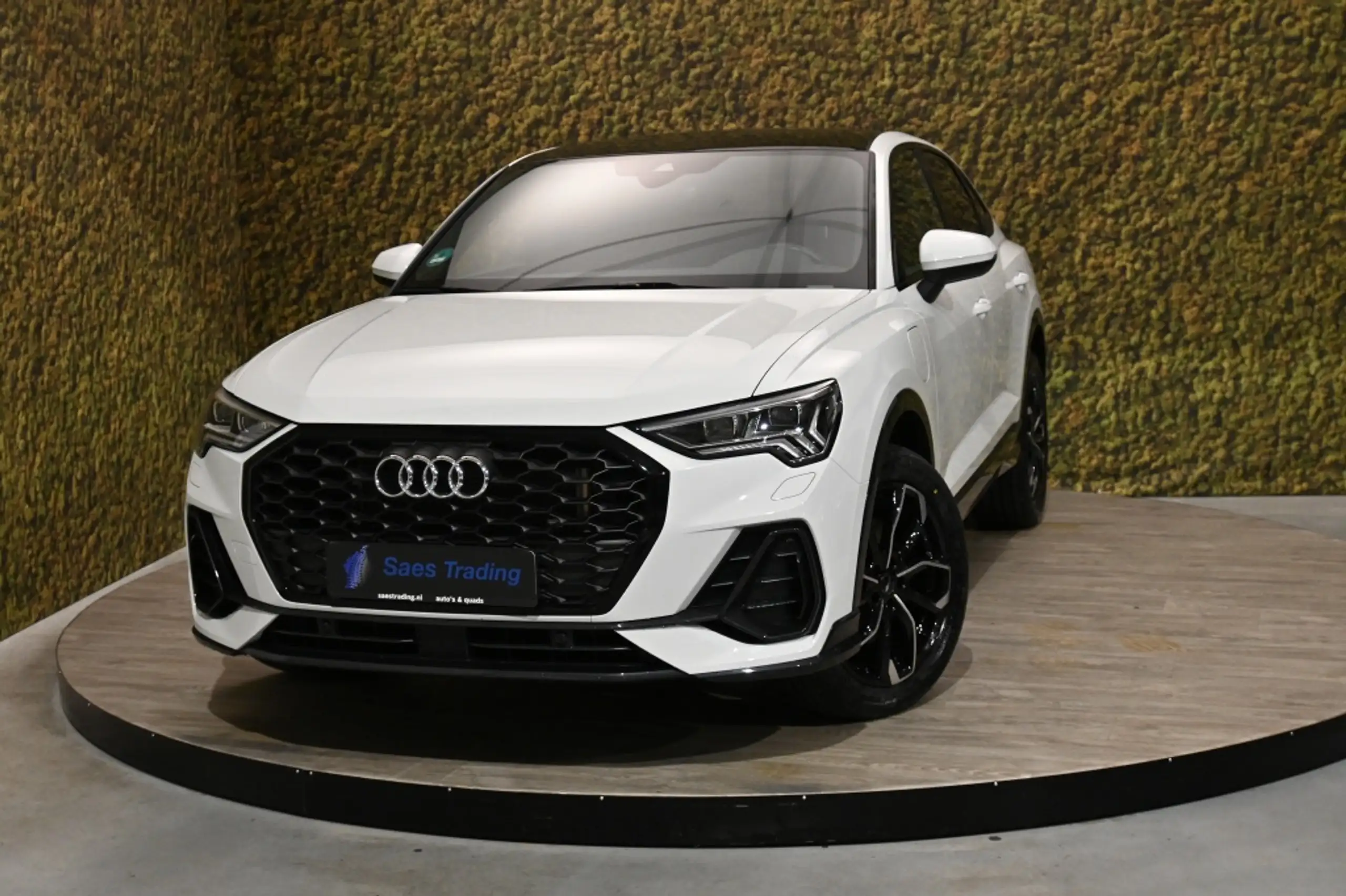 Audi - Q3