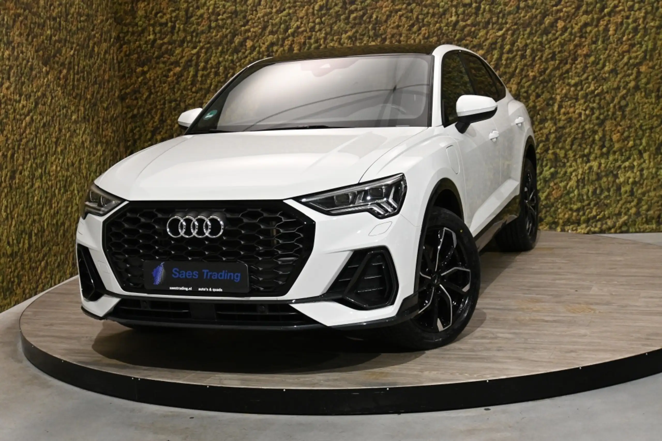 Audi - Q3