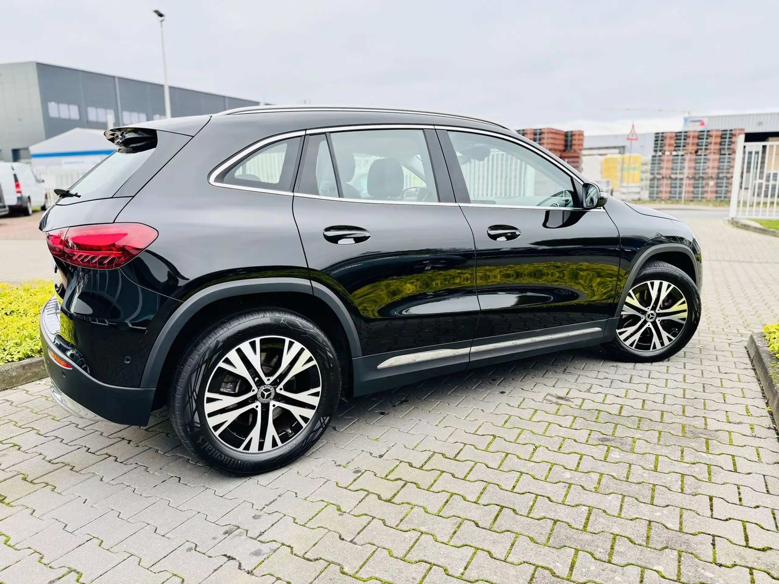 Mercedes-Benz - GLA 220