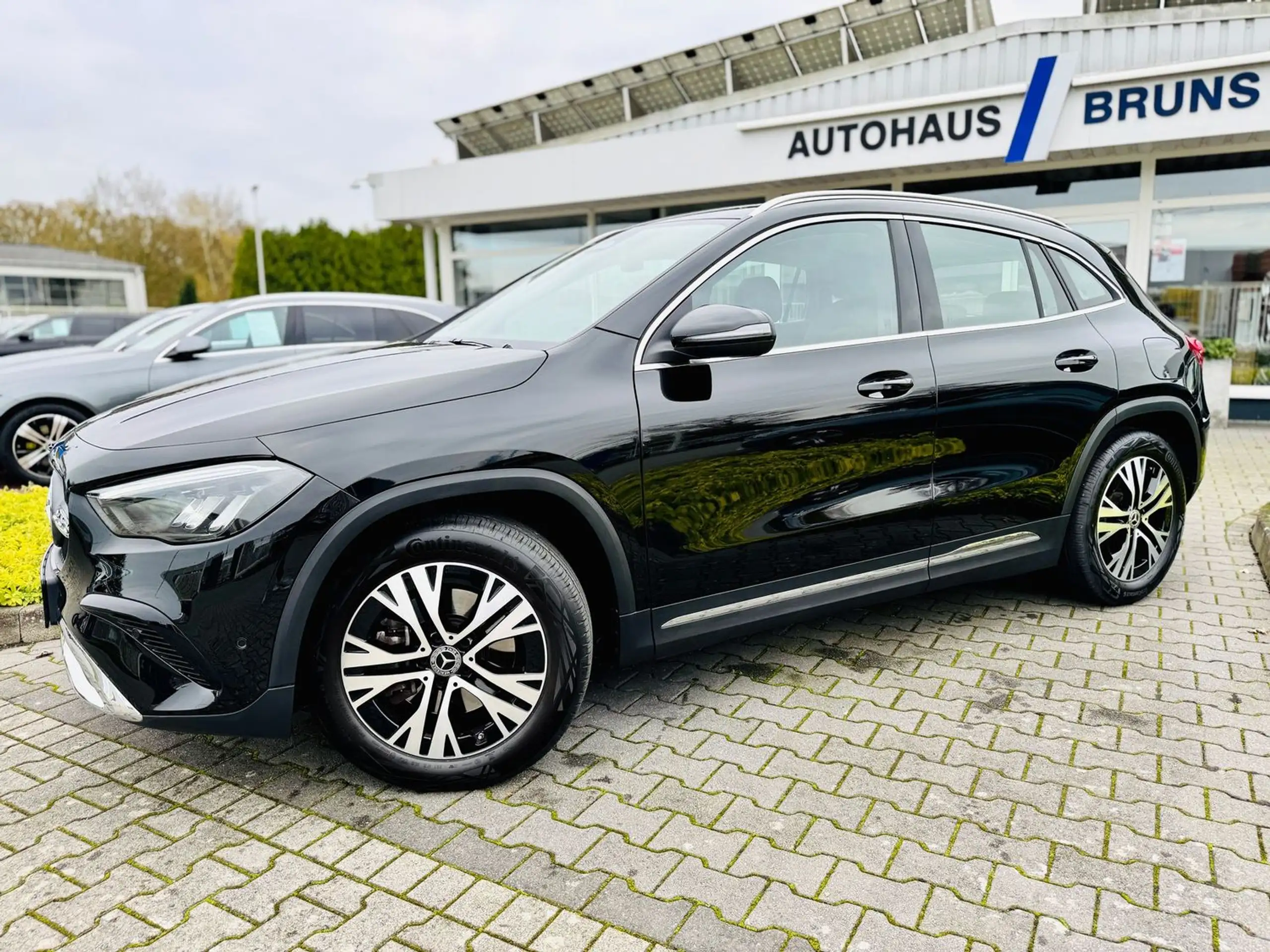 Mercedes-Benz - GLA 220