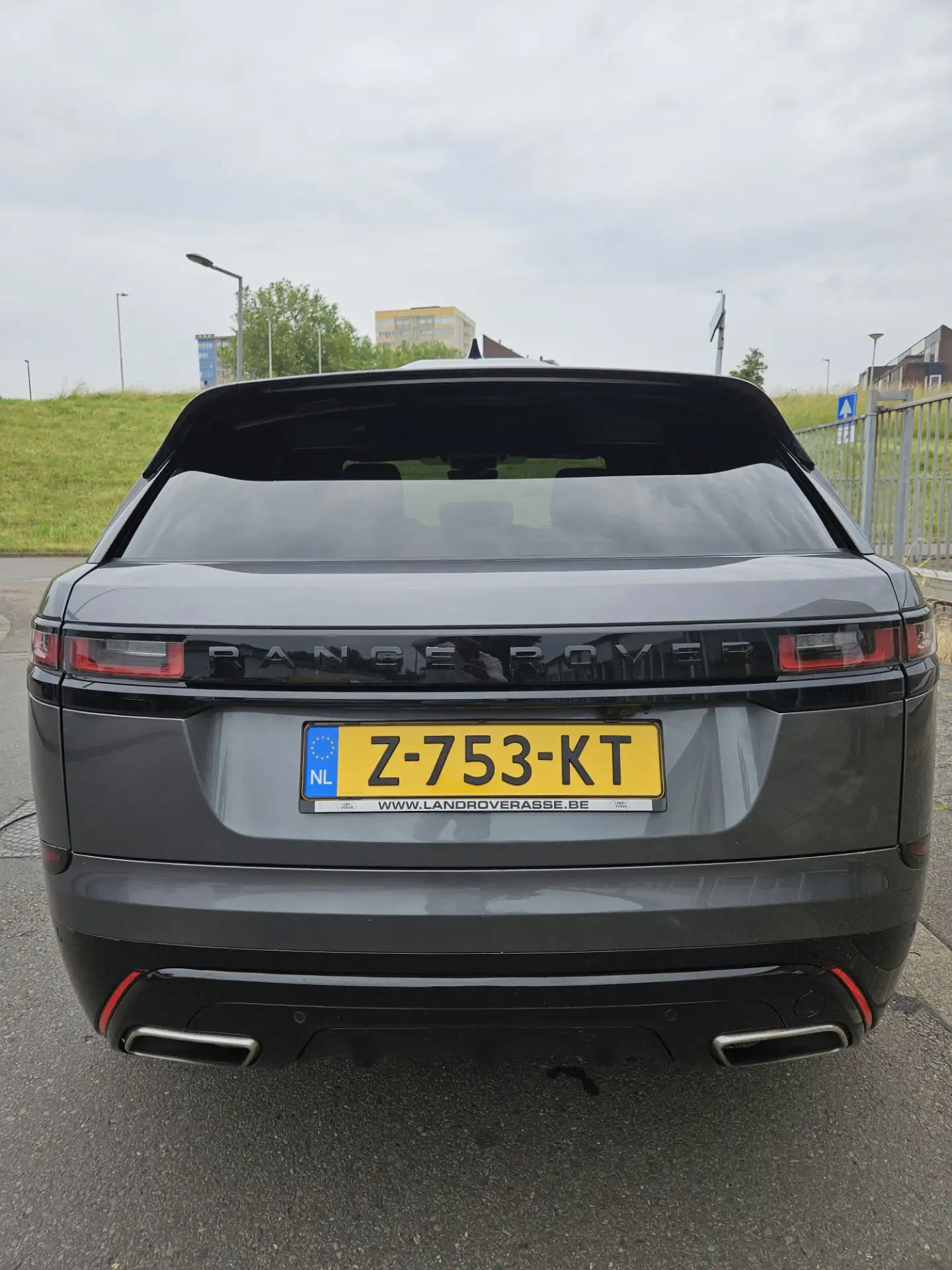 Land Rover - Range Rover Velar