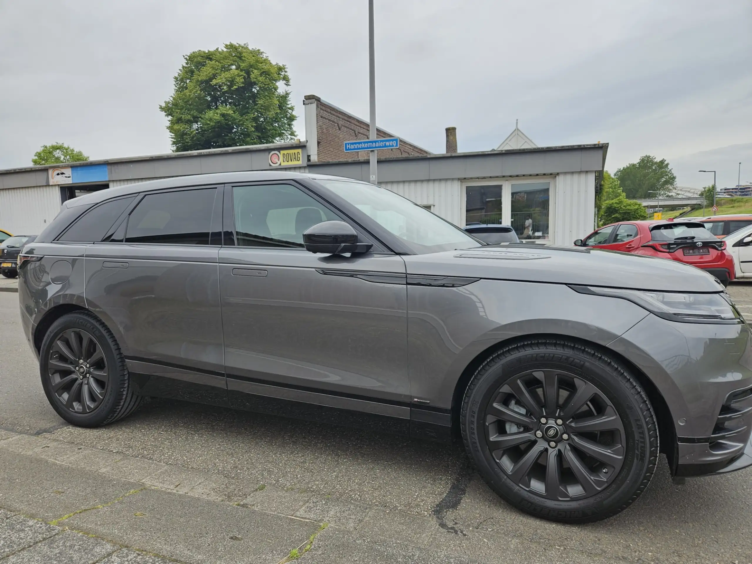 Land Rover - Range Rover Velar