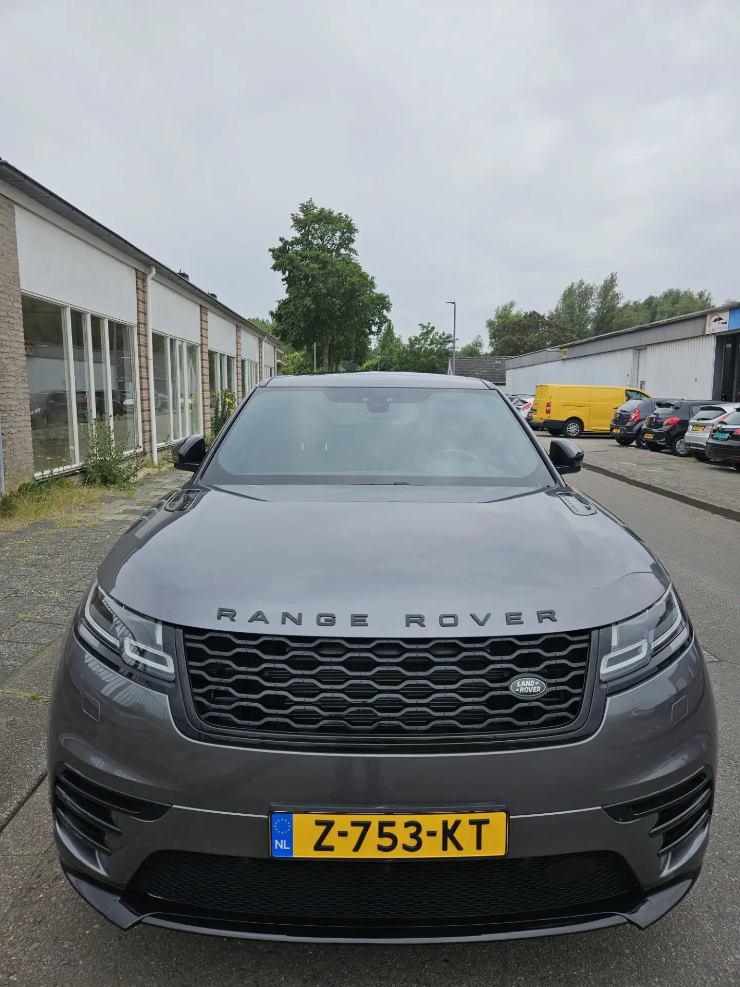 Land Rover - Range Rover Velar