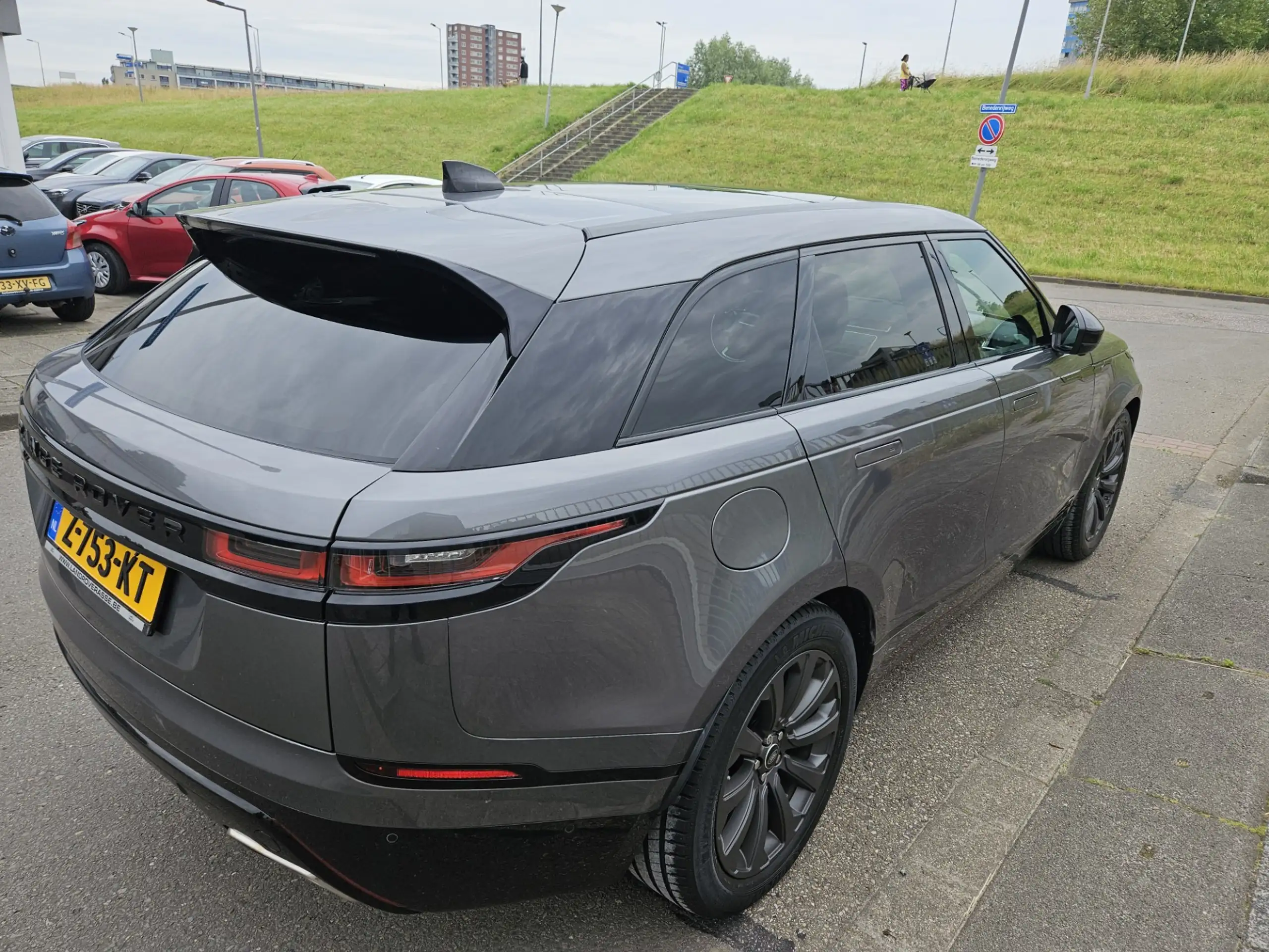 Land Rover - Range Rover Velar