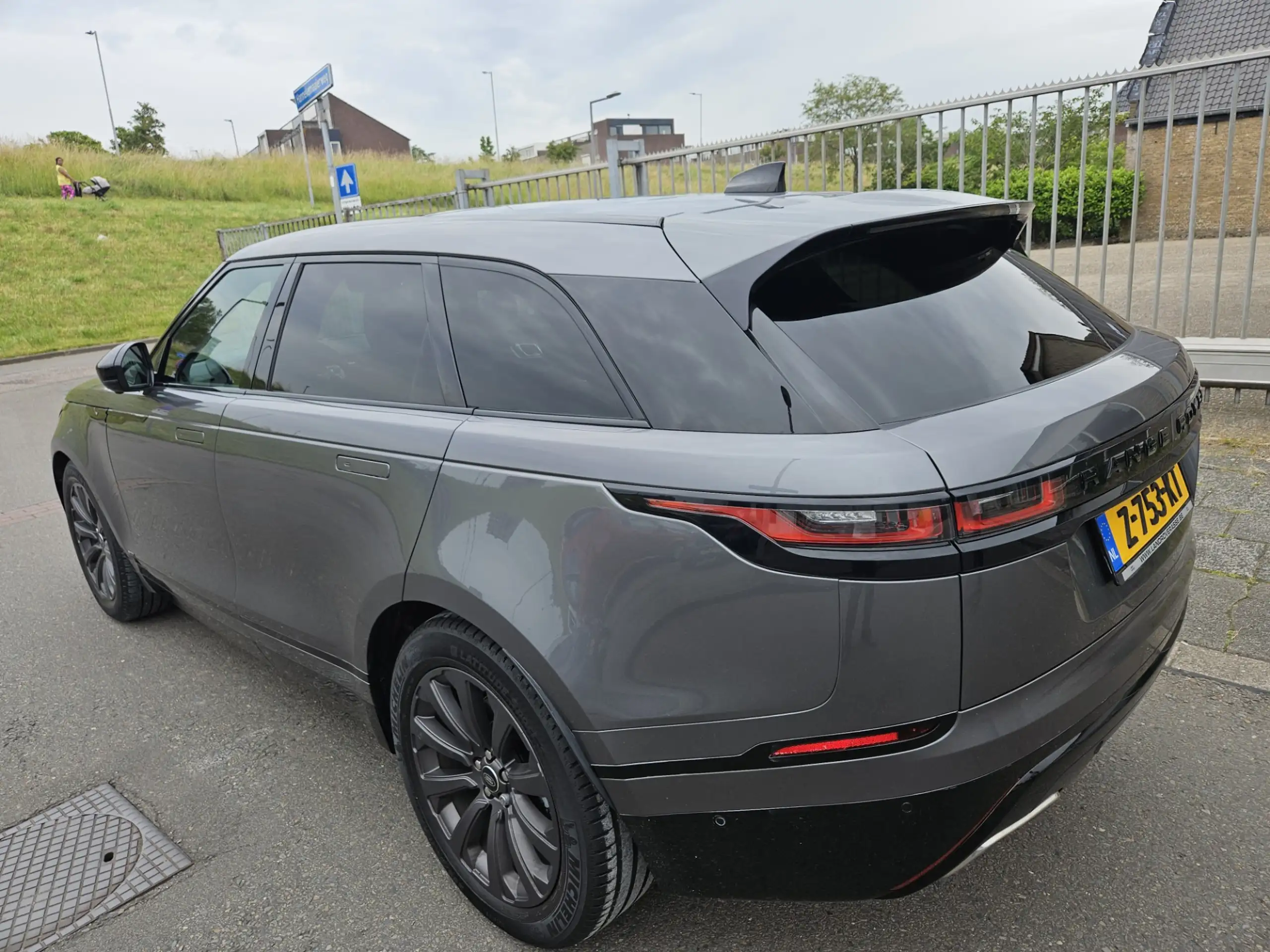 Land Rover - Range Rover Velar