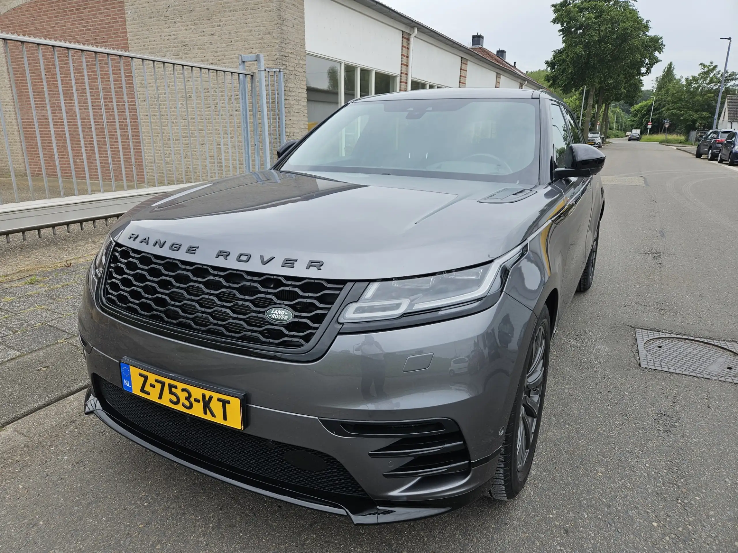 Land Rover - Range Rover Velar