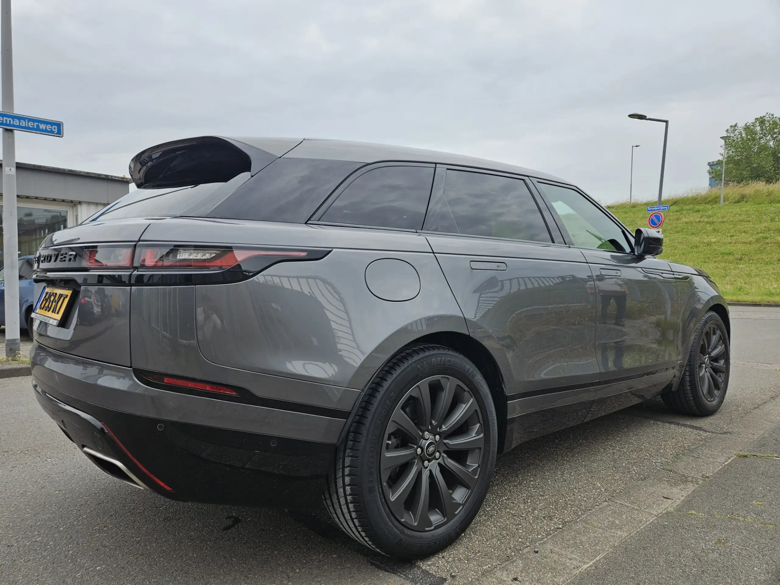 Land Rover - Range Rover Velar