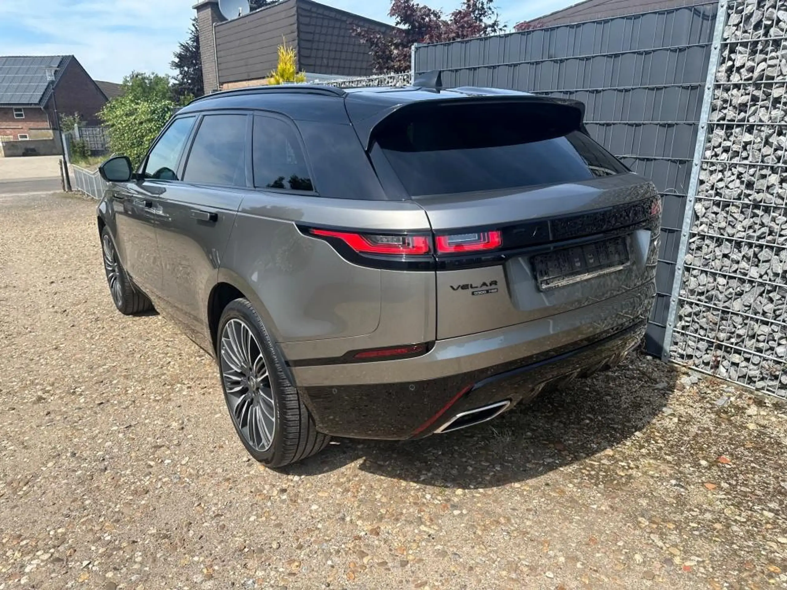 Land Rover - Range Rover Velar