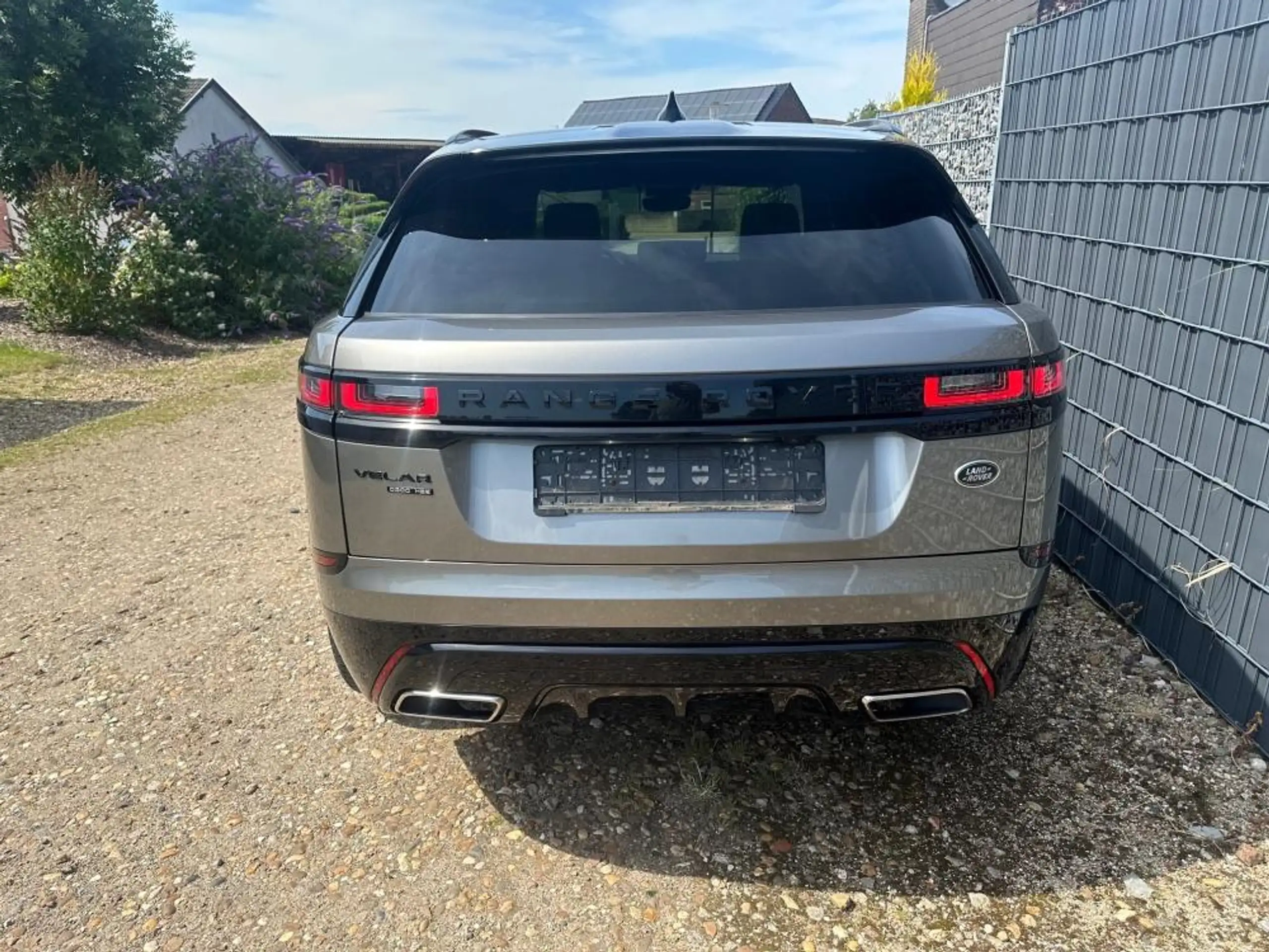 Land Rover - Range Rover Velar