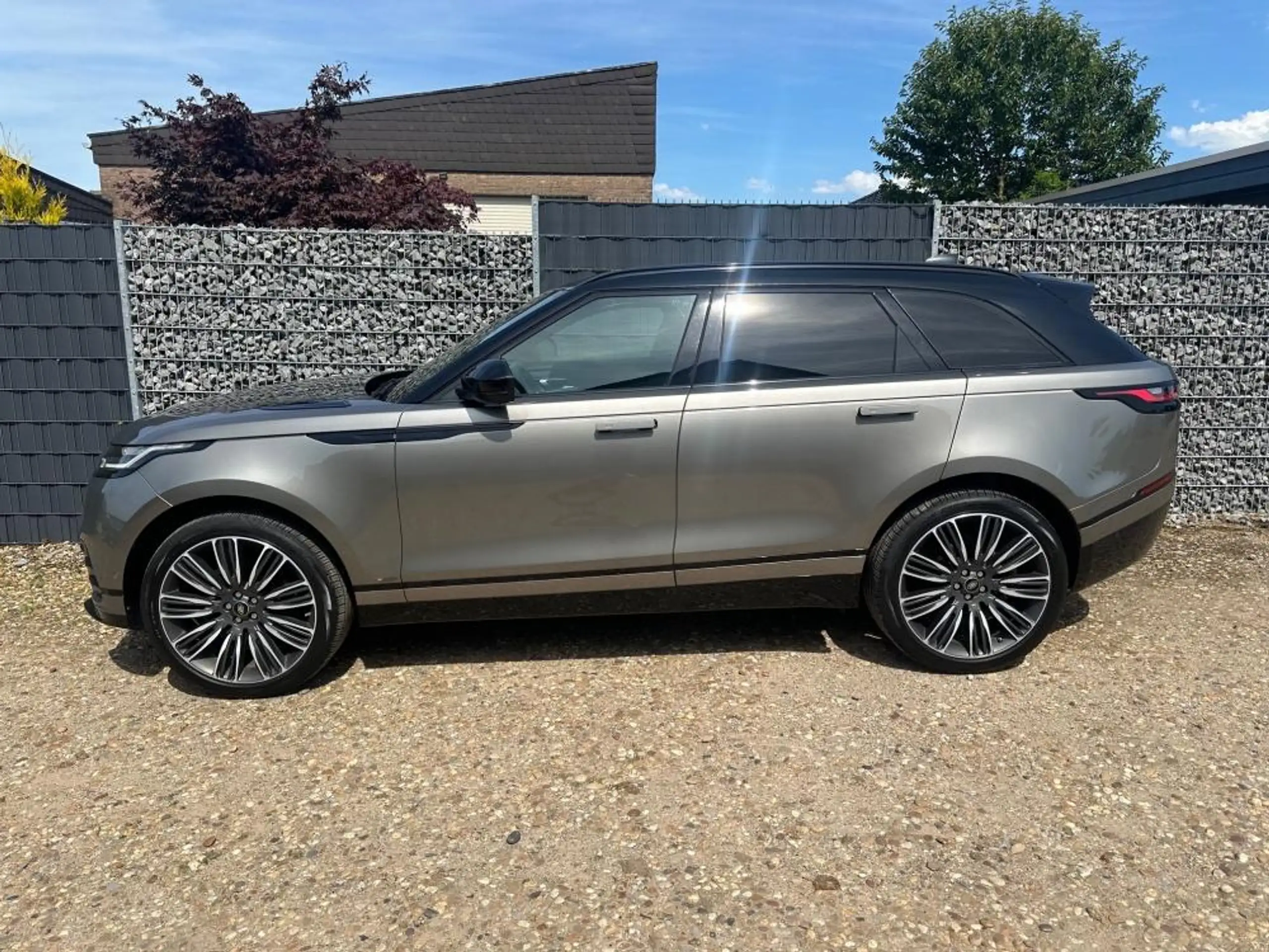 Land Rover - Range Rover Velar