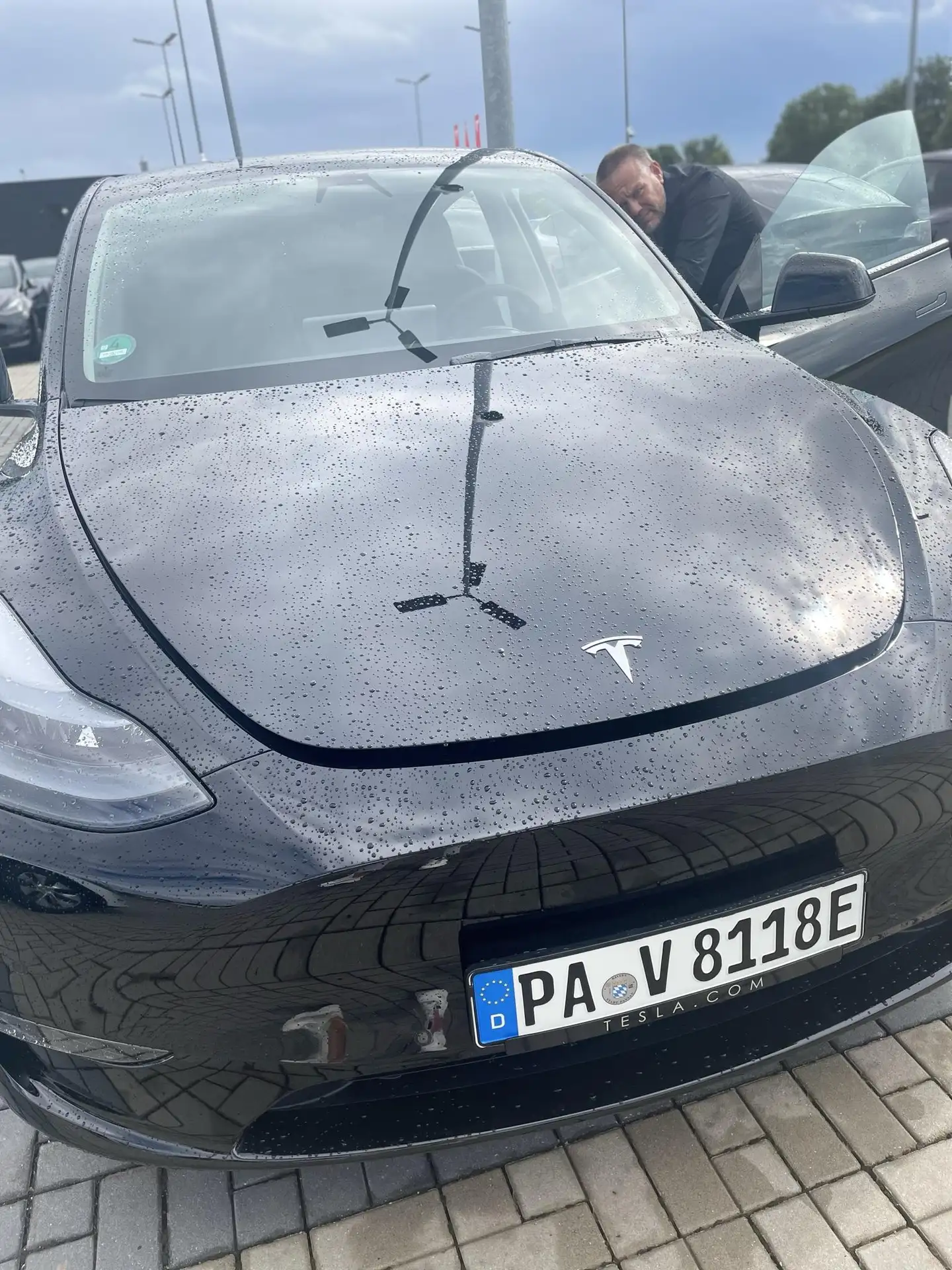 Tesla - Model Y