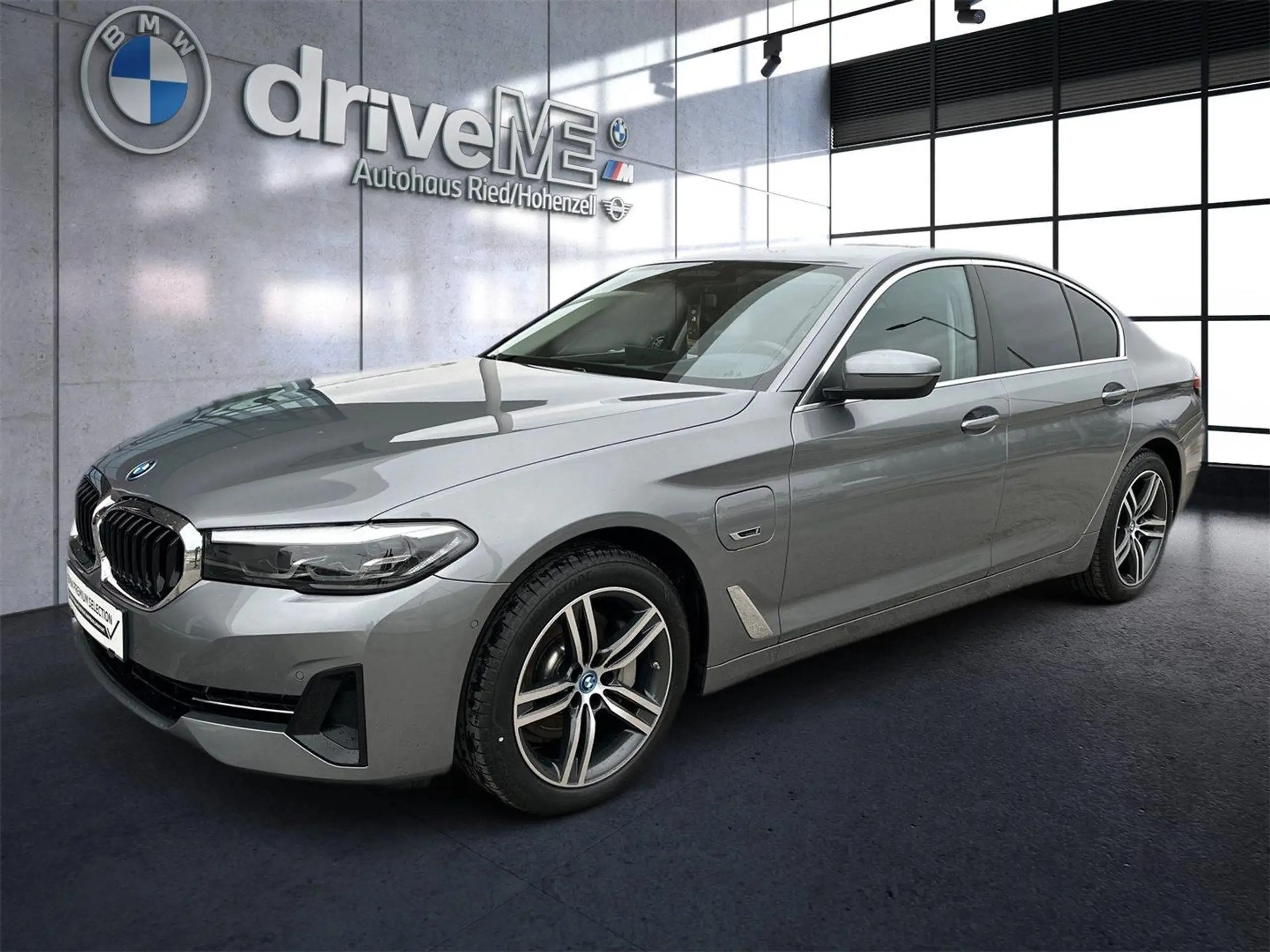 BMW - 530