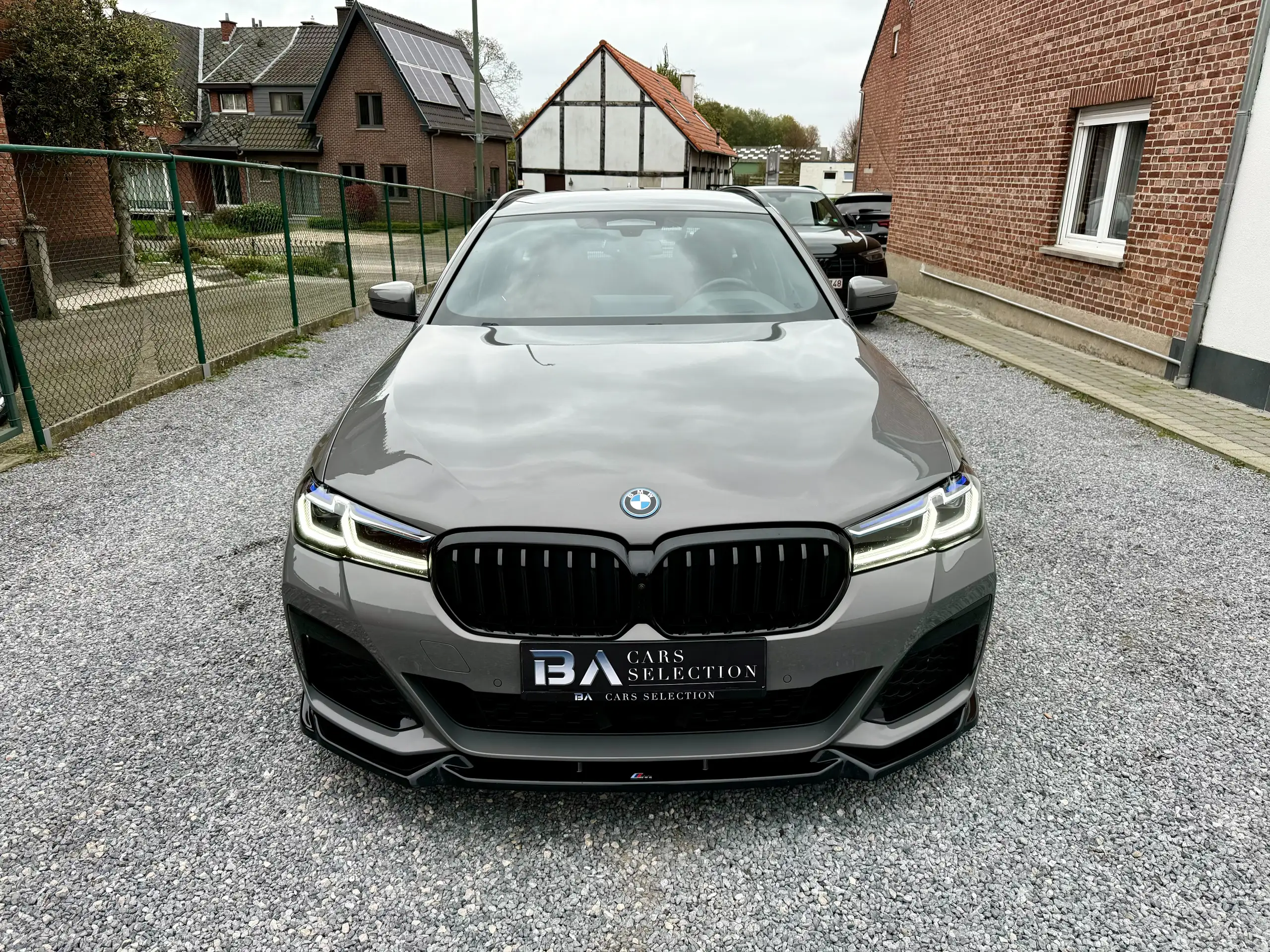 BMW - 530