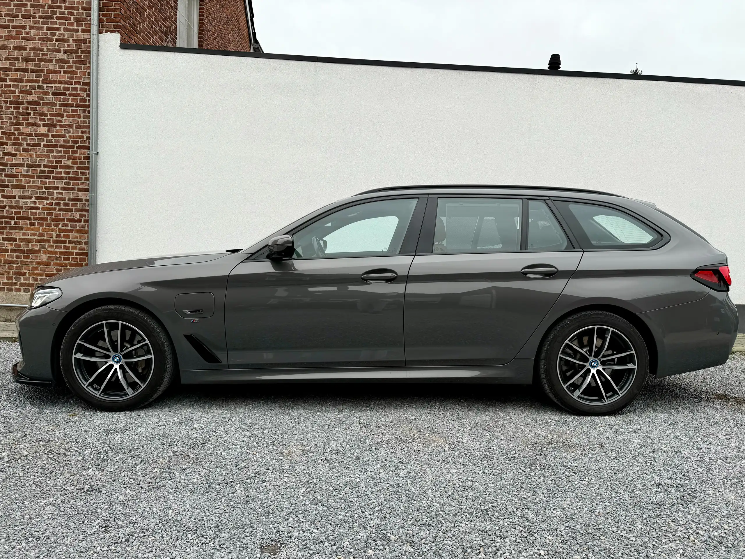 BMW - 530