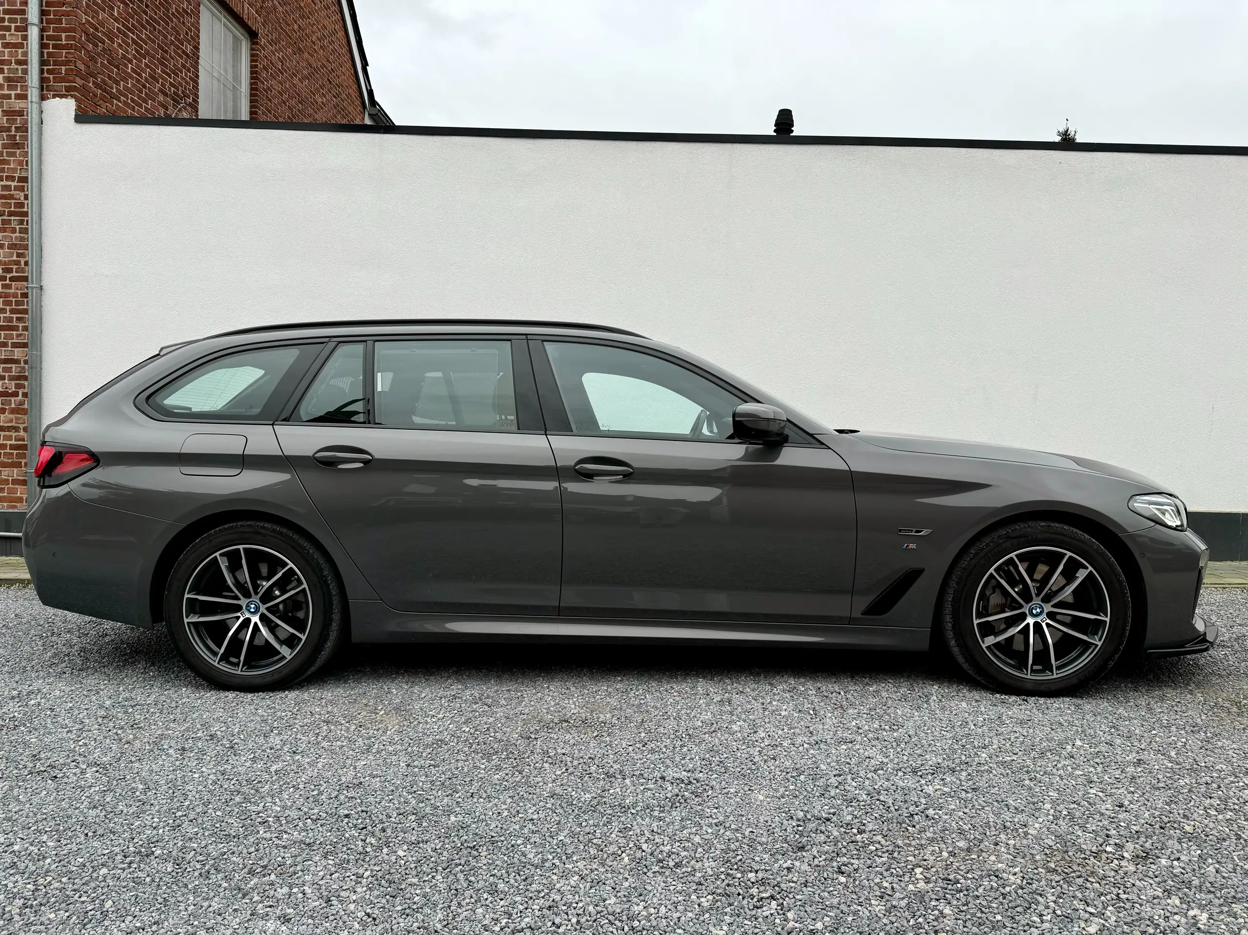 BMW - 530