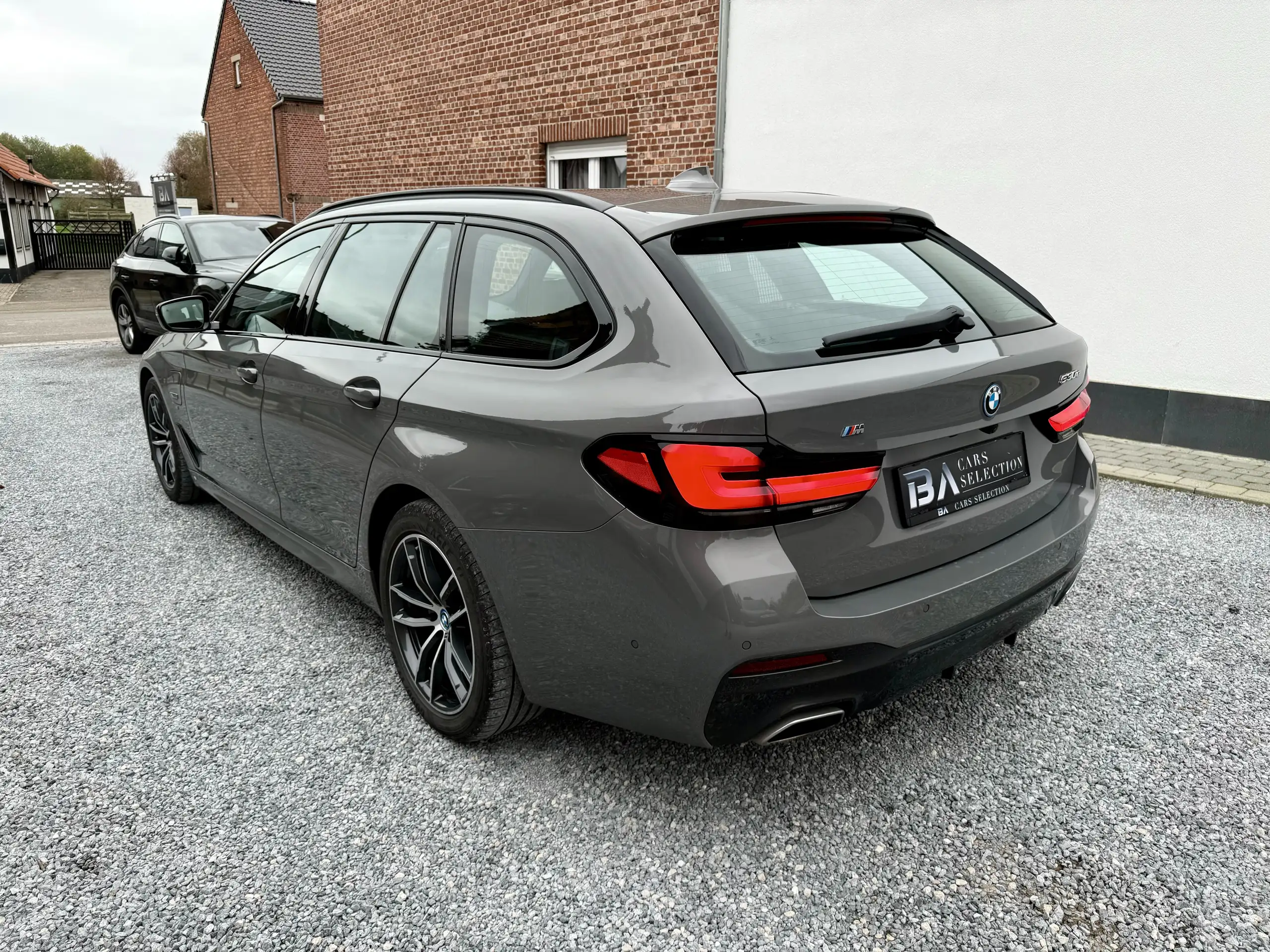 BMW - 530