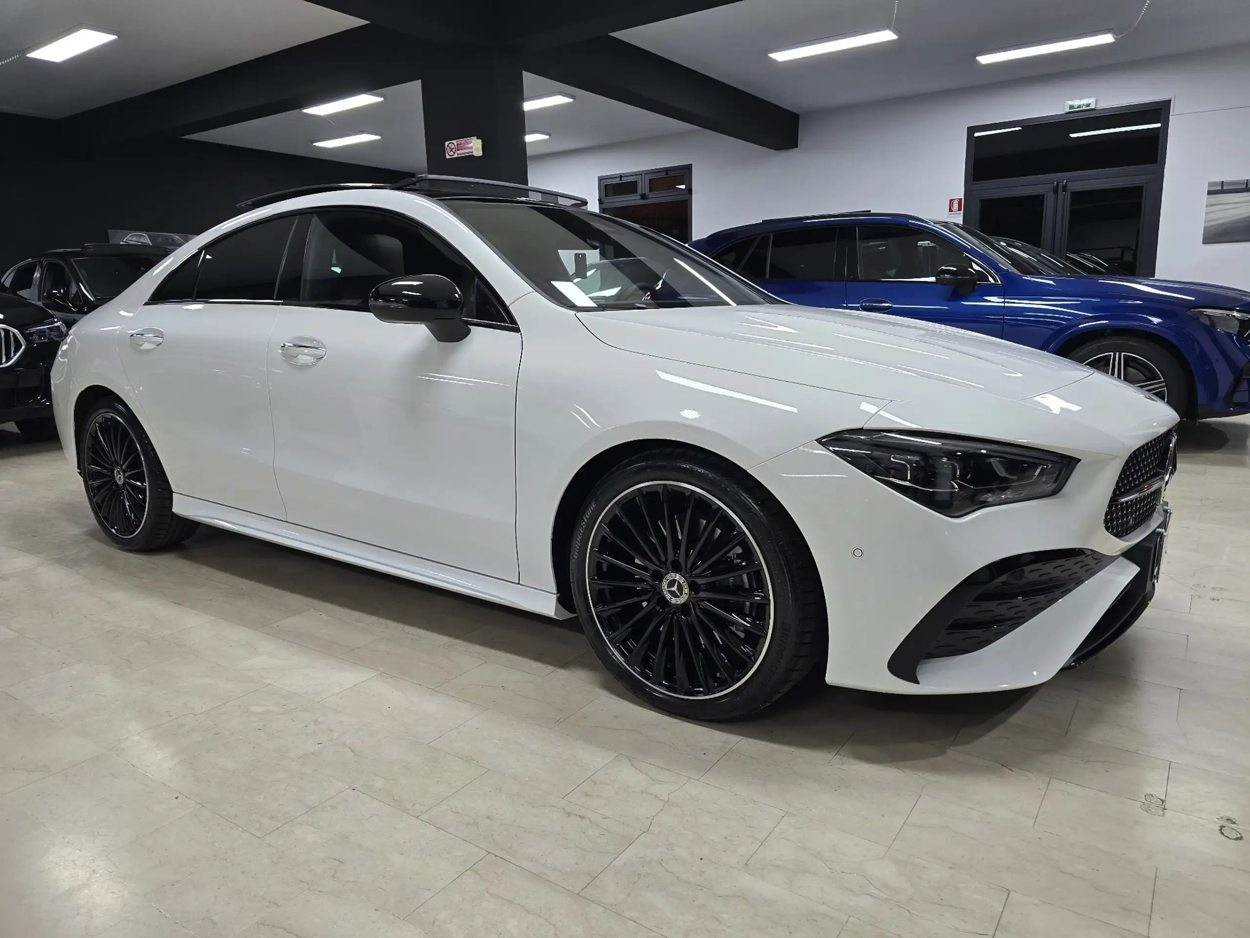 Mercedes-Benz - CLA 200