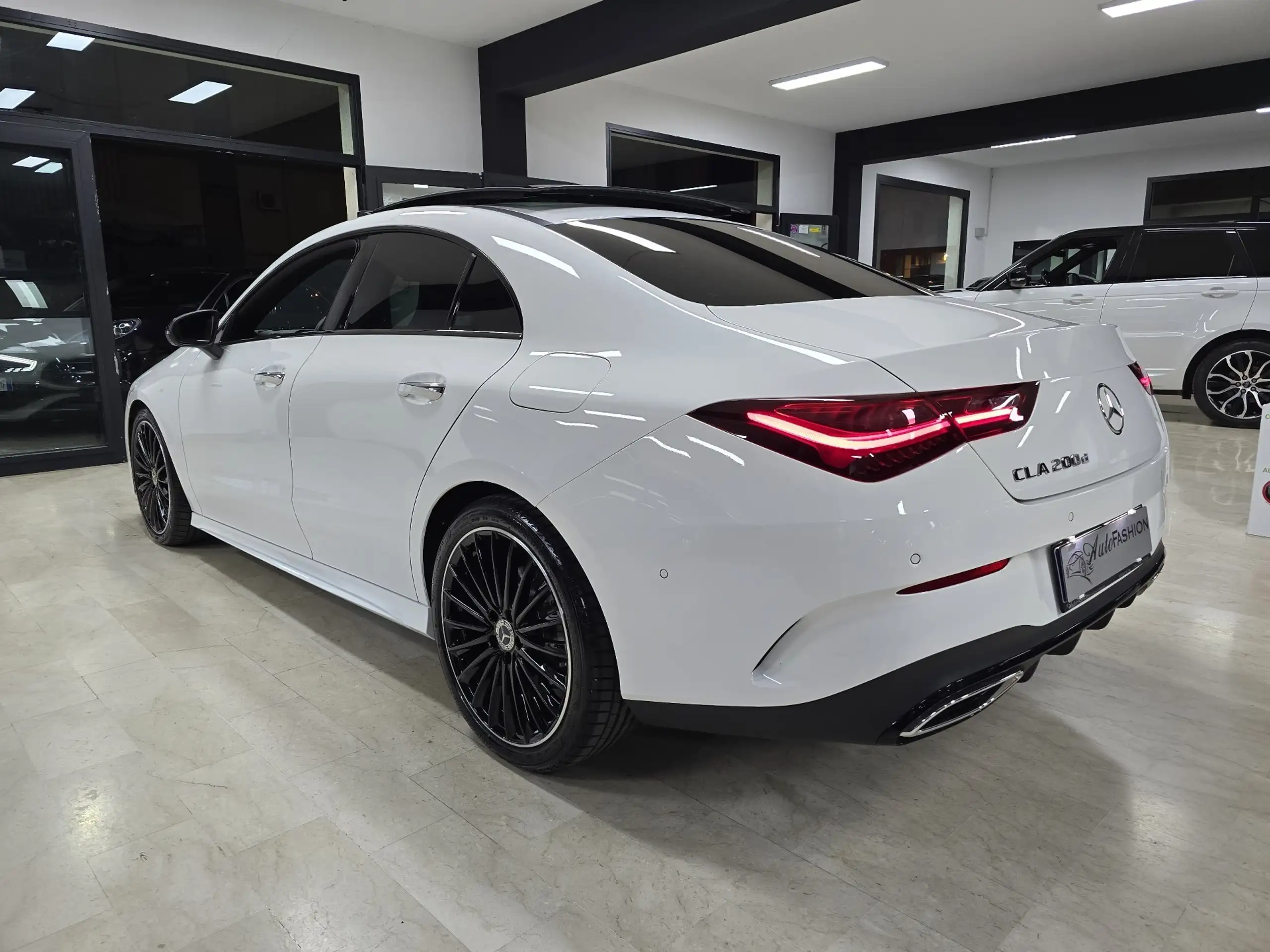 Mercedes-Benz - CLA 200