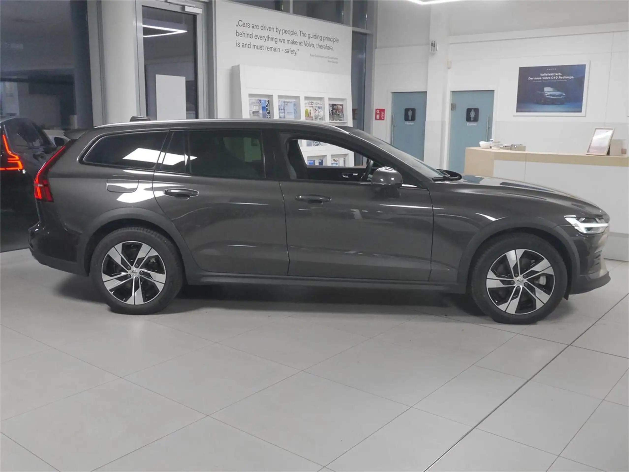 Volvo - V60 Cross Country